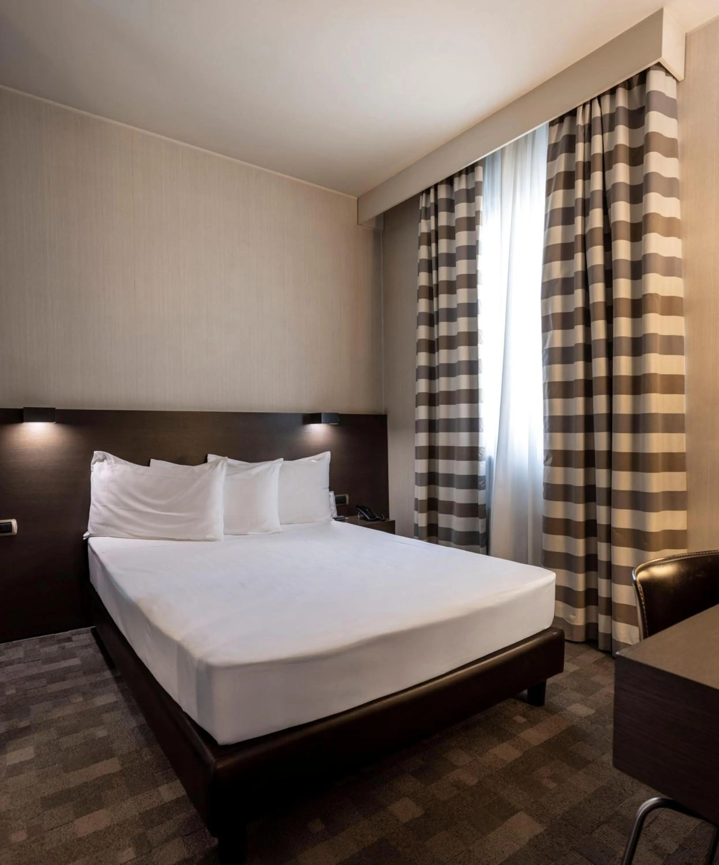 Bedroom, Bed in Hotel Ovest