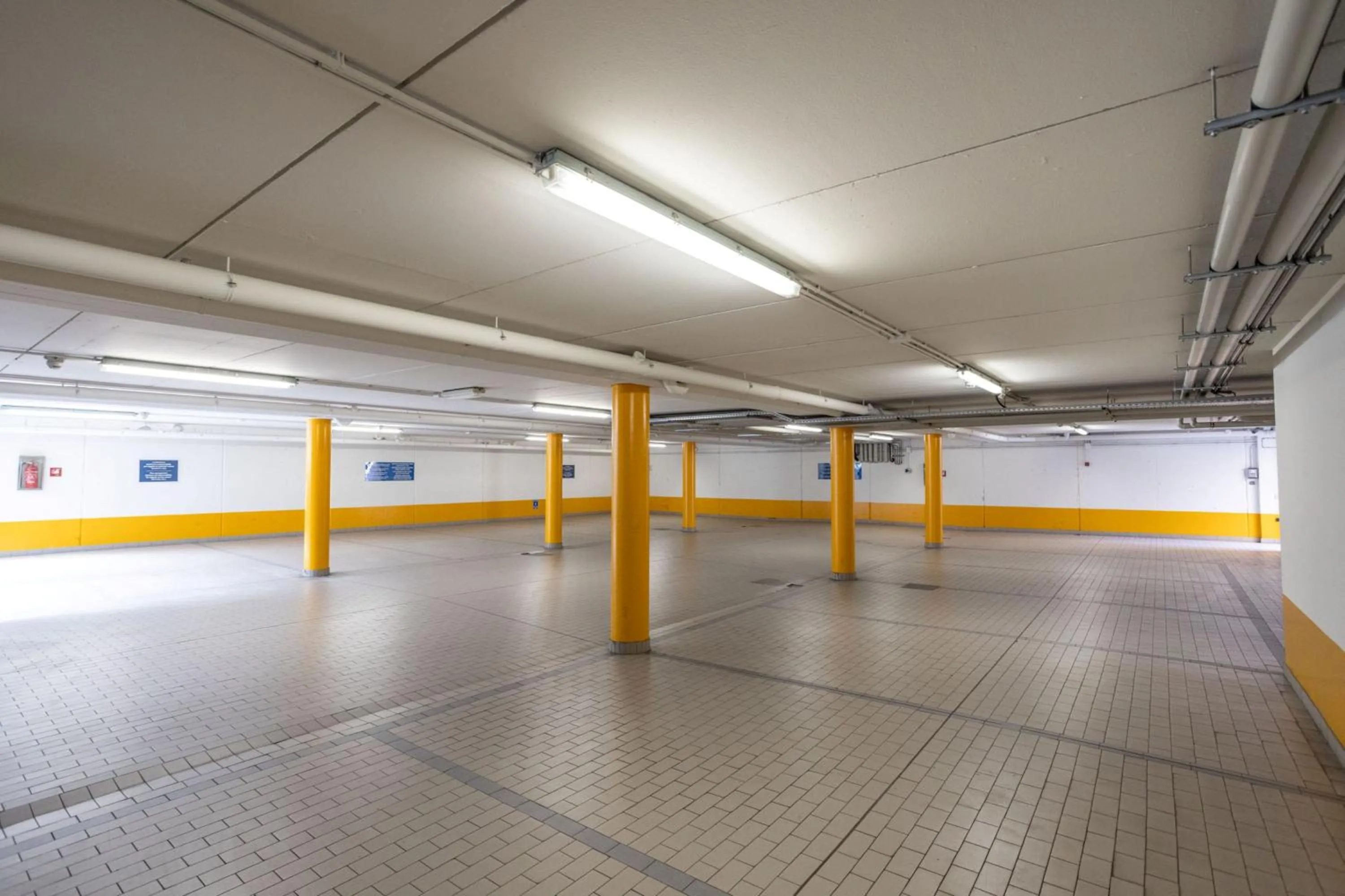 Parking in Hotel Ovest