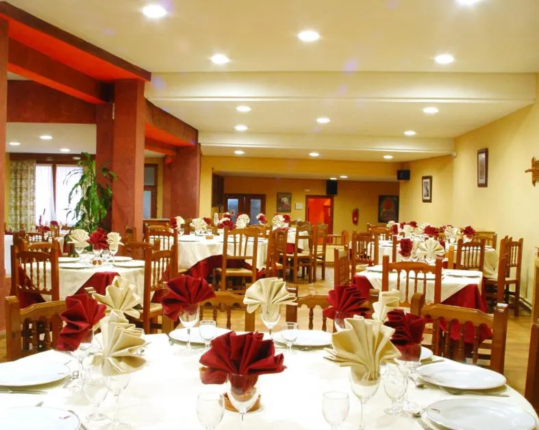 Restaurant/places to eat in Hotel Yeste
