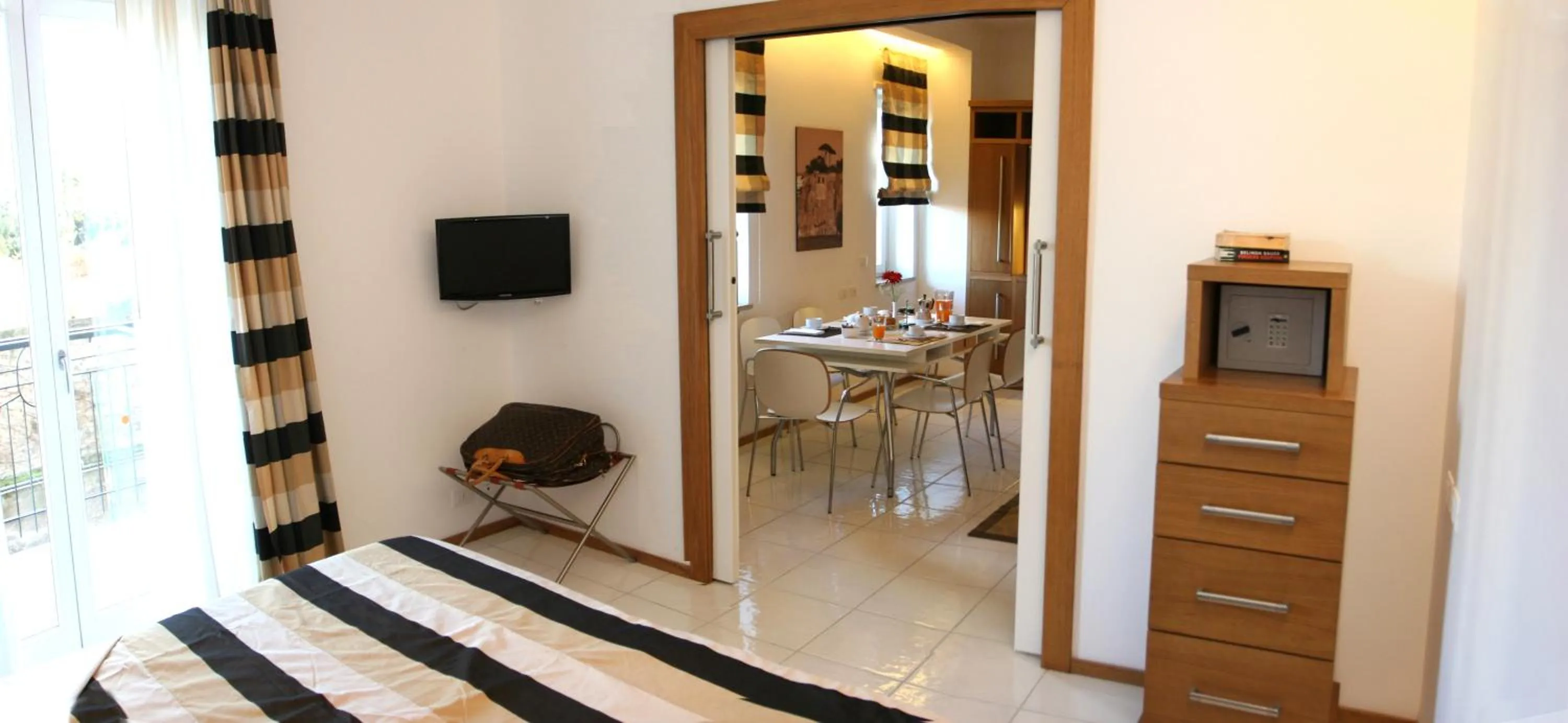 Day, Bed in Rota Suites