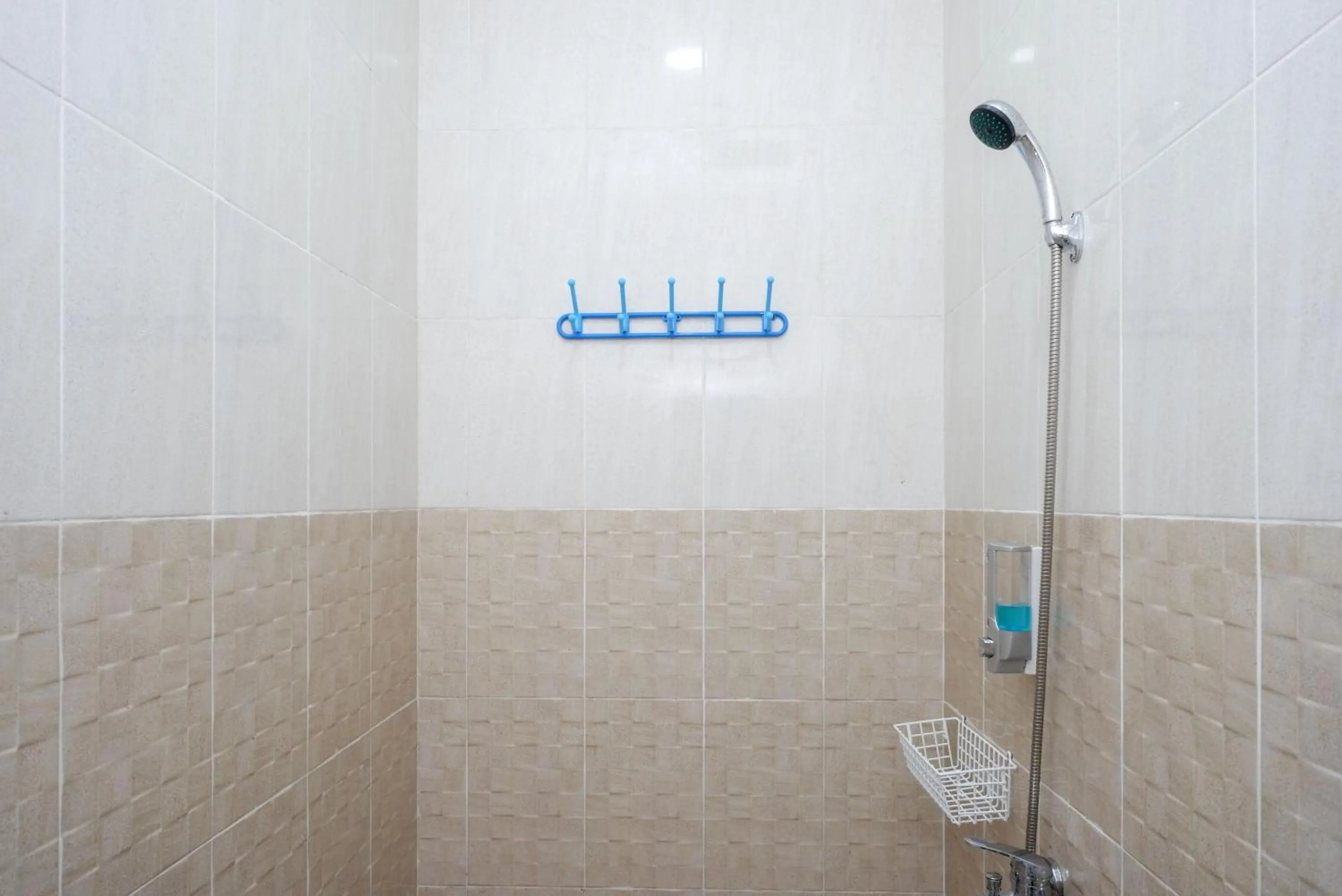 Bathroom in RedDoorz near Tugu Muda Semarang