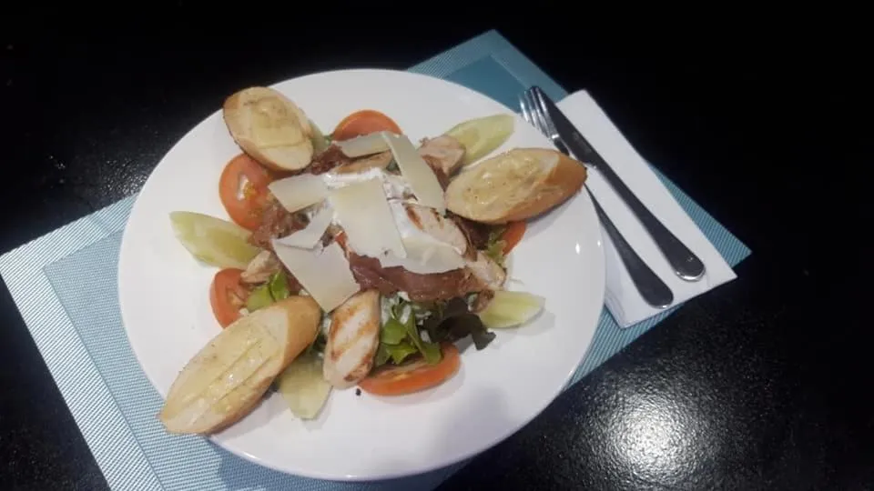 Restaurant/places to eat in Siam Palm Residence