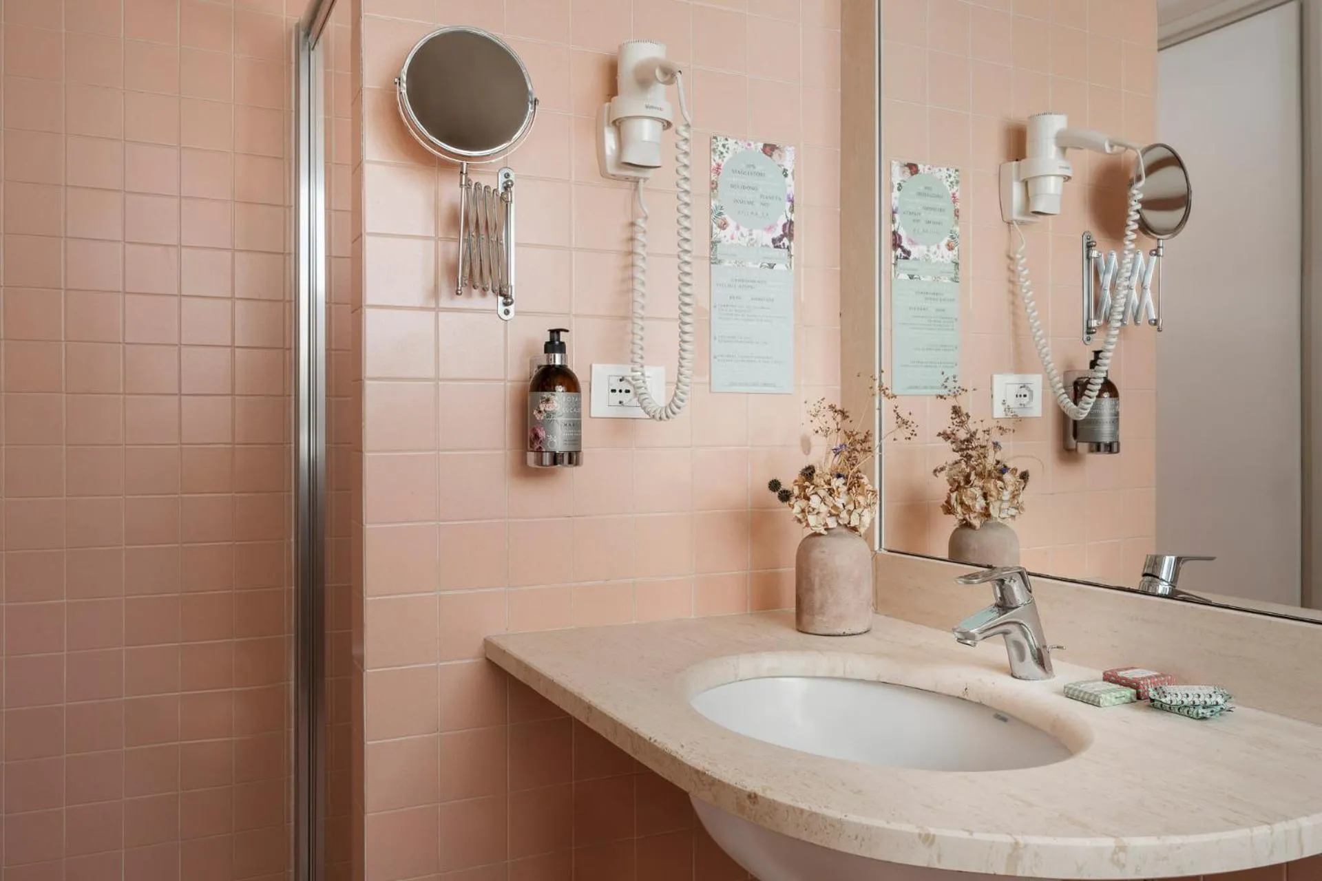 Bathroom in Hotel Villa Rosa Riviera