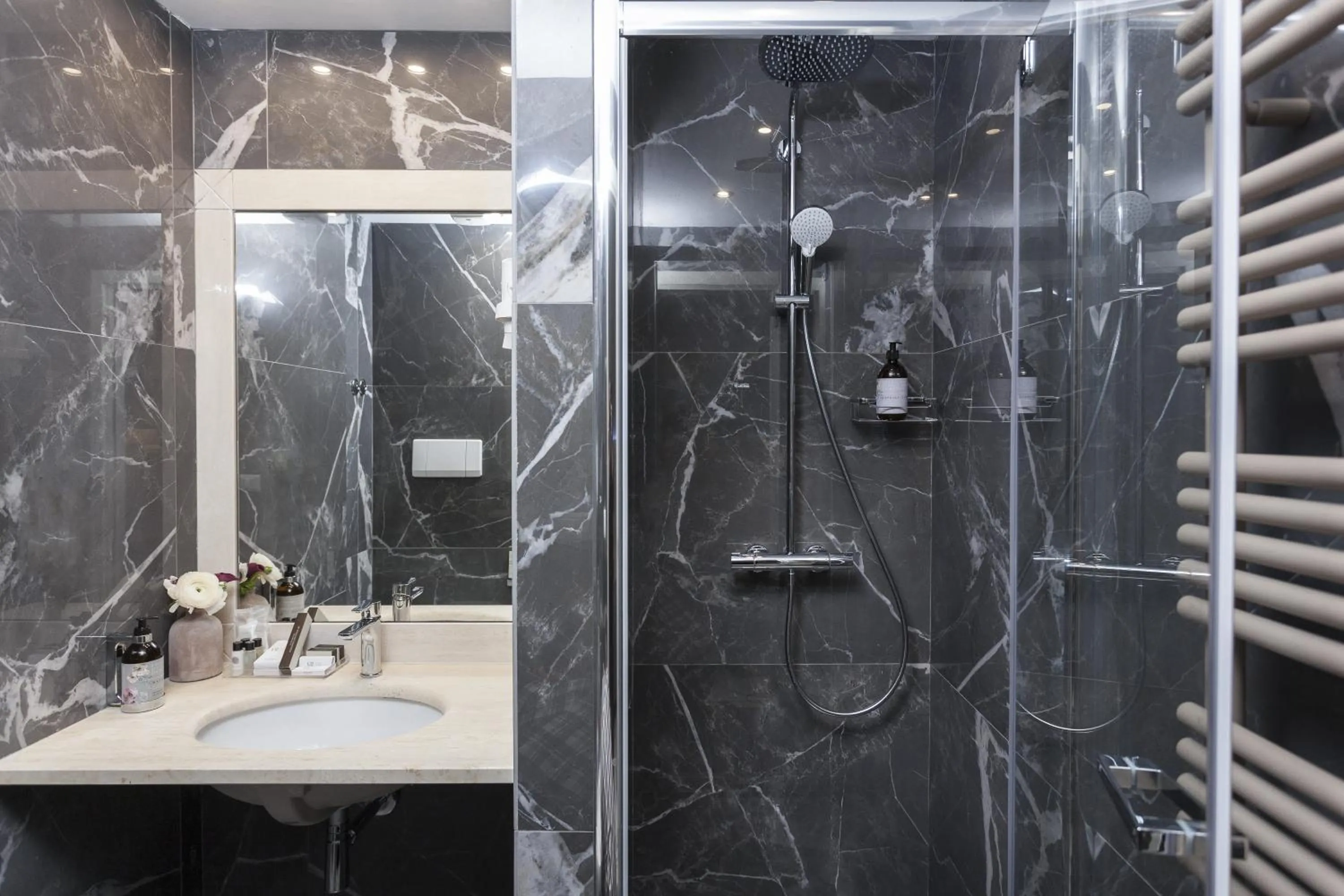 Shower in Hotel Villa Rosa Riviera