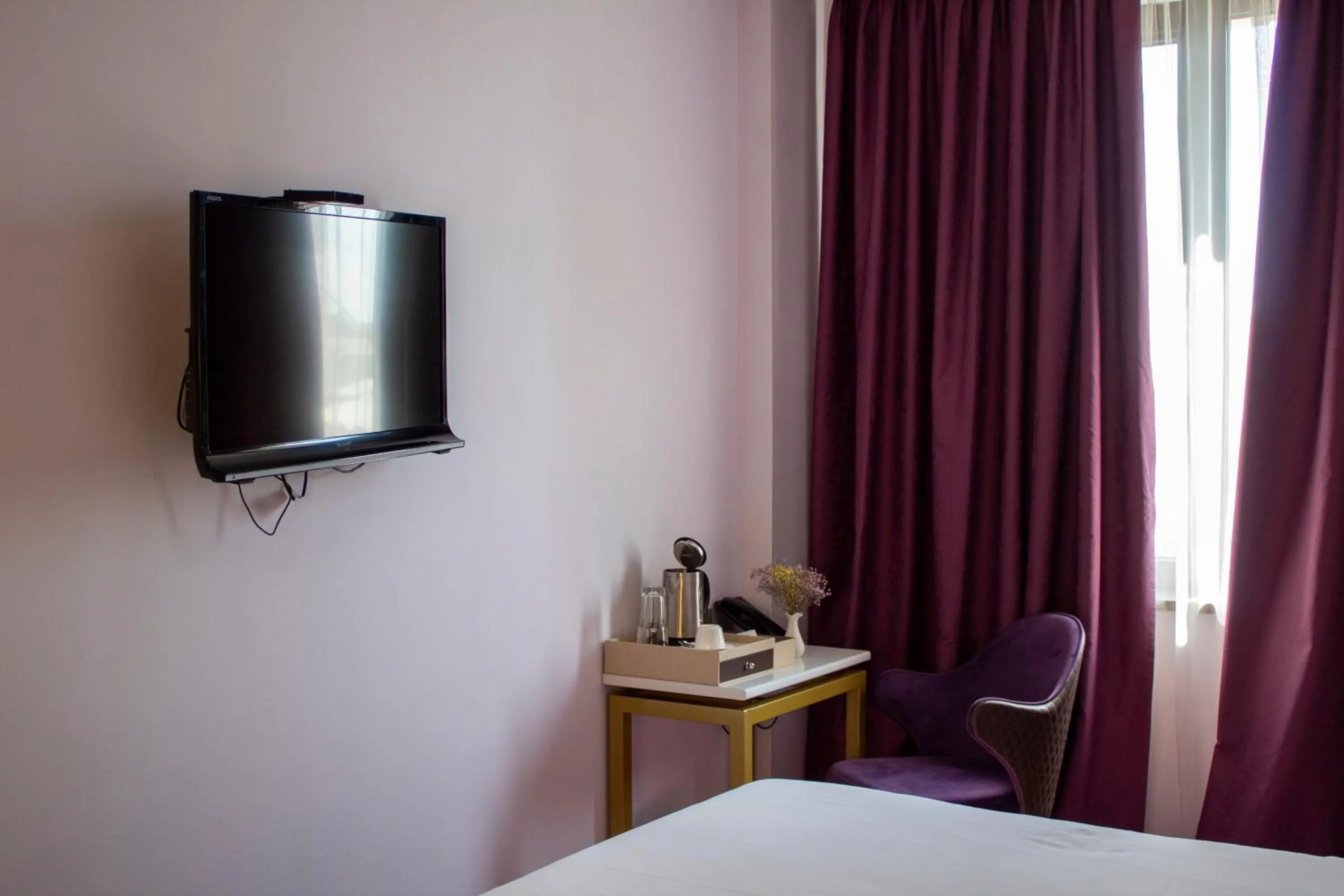 hair dresser, Bed in Orient Hotel Bishkek