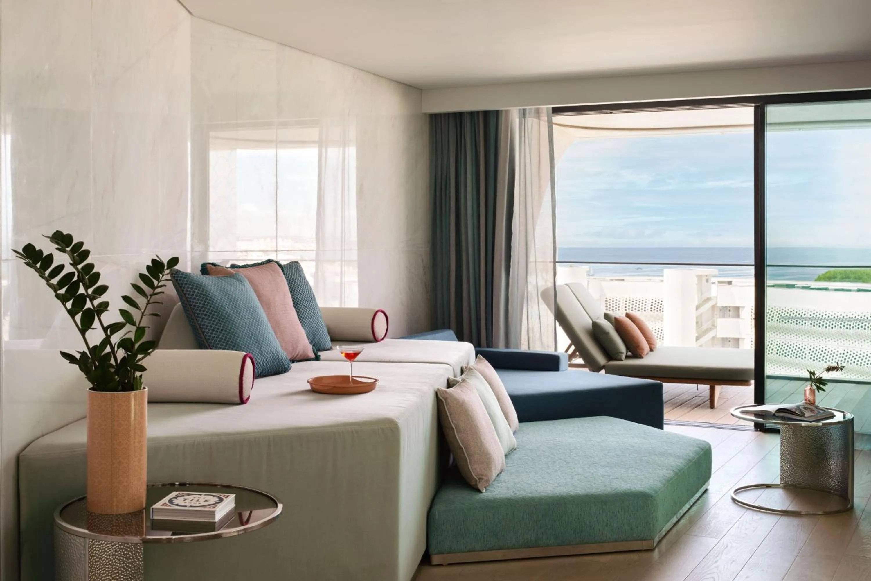 Lounge or bar in W Algarve