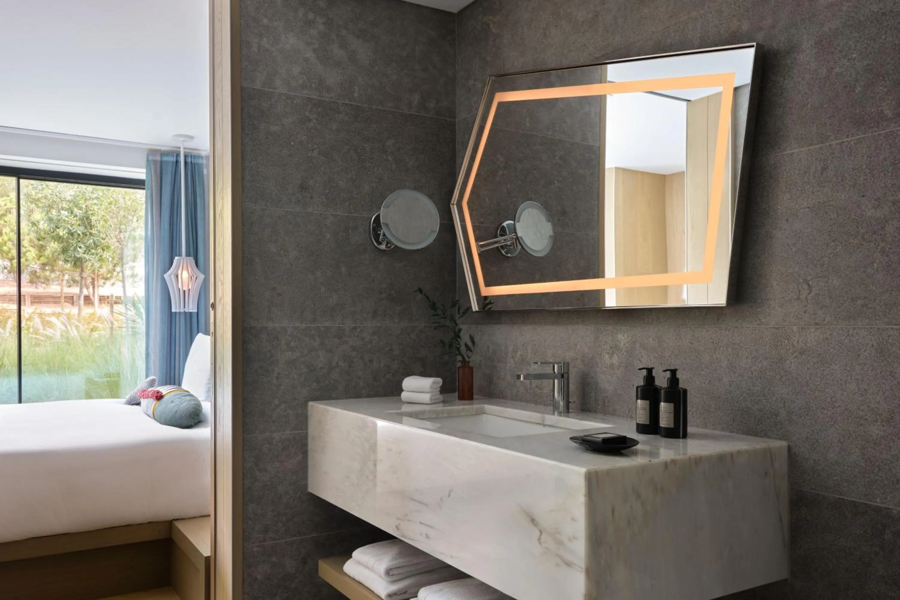 Bathroom, Bed in W Algarve