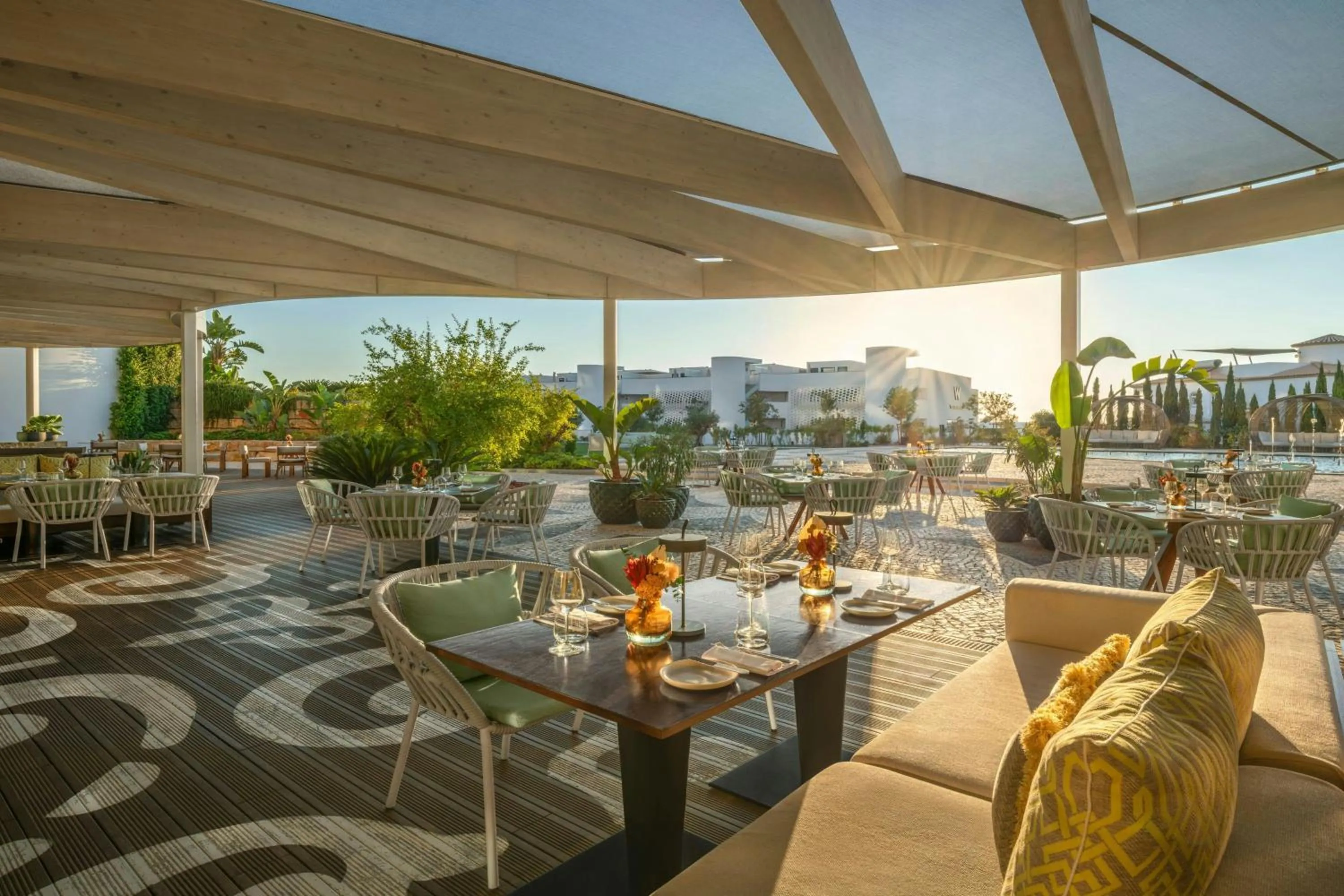 Kitchen or kitchenette in W Algarve