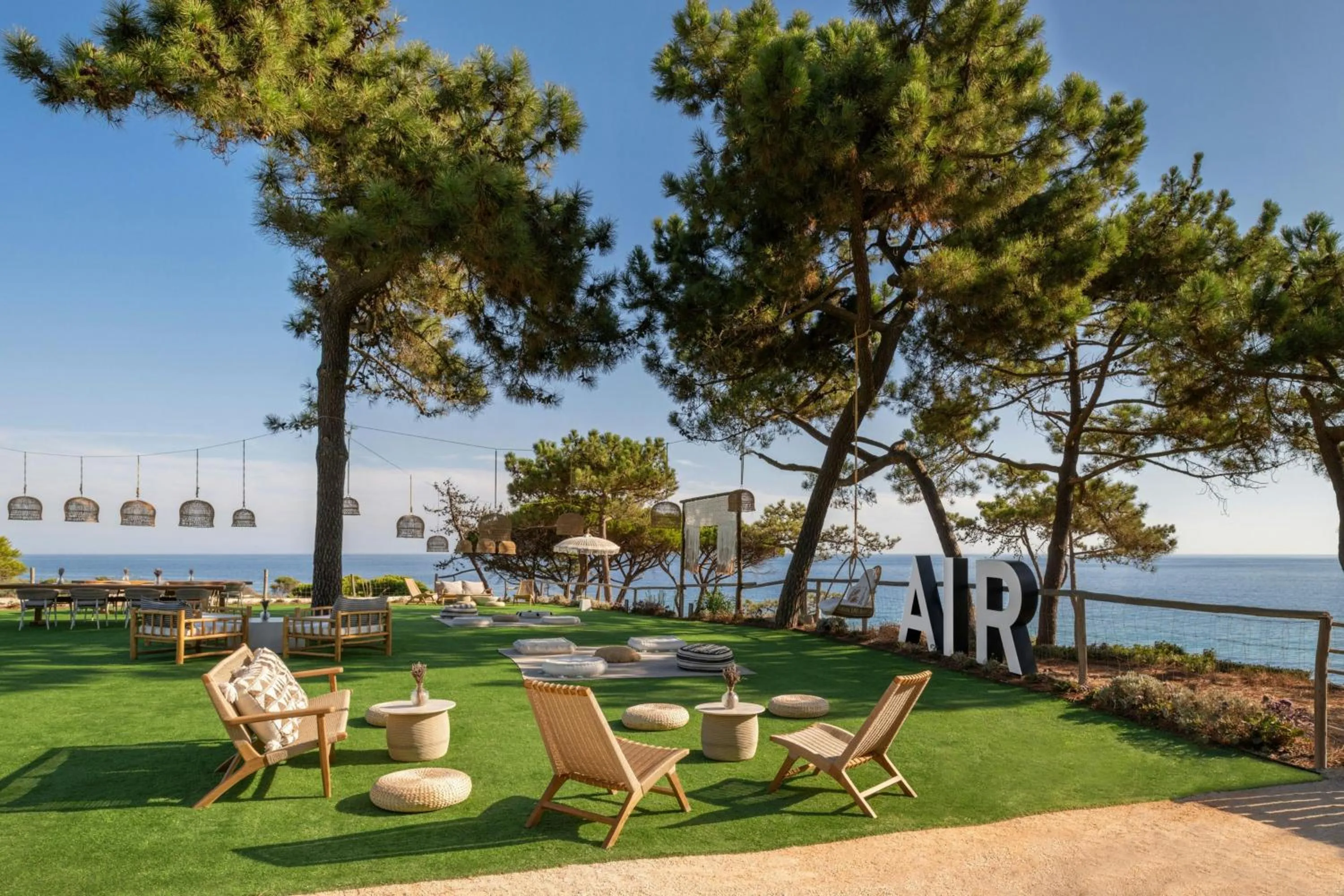 Restaurant/places to eat in W Algarve