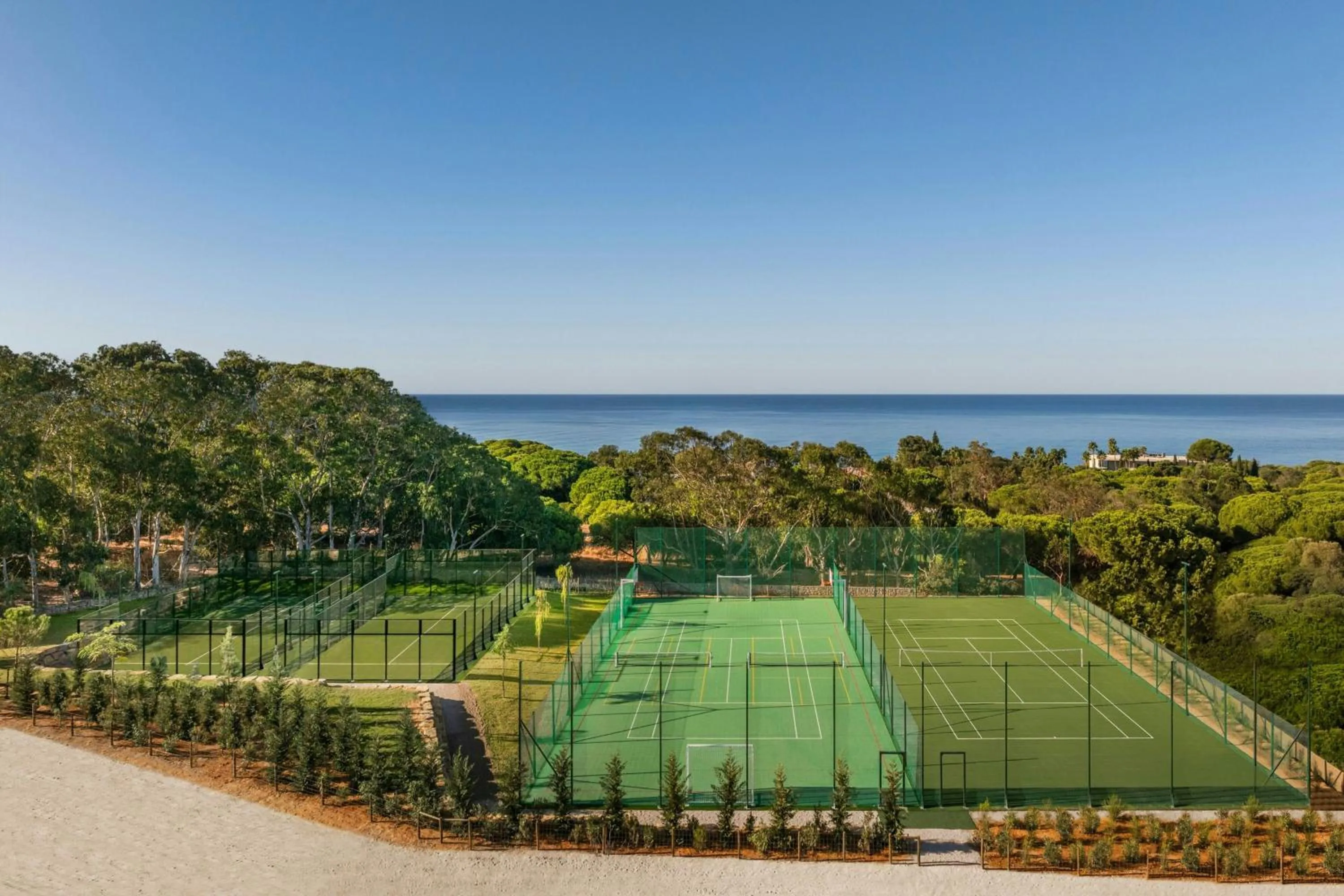 Tennis court in W Residences Algarve