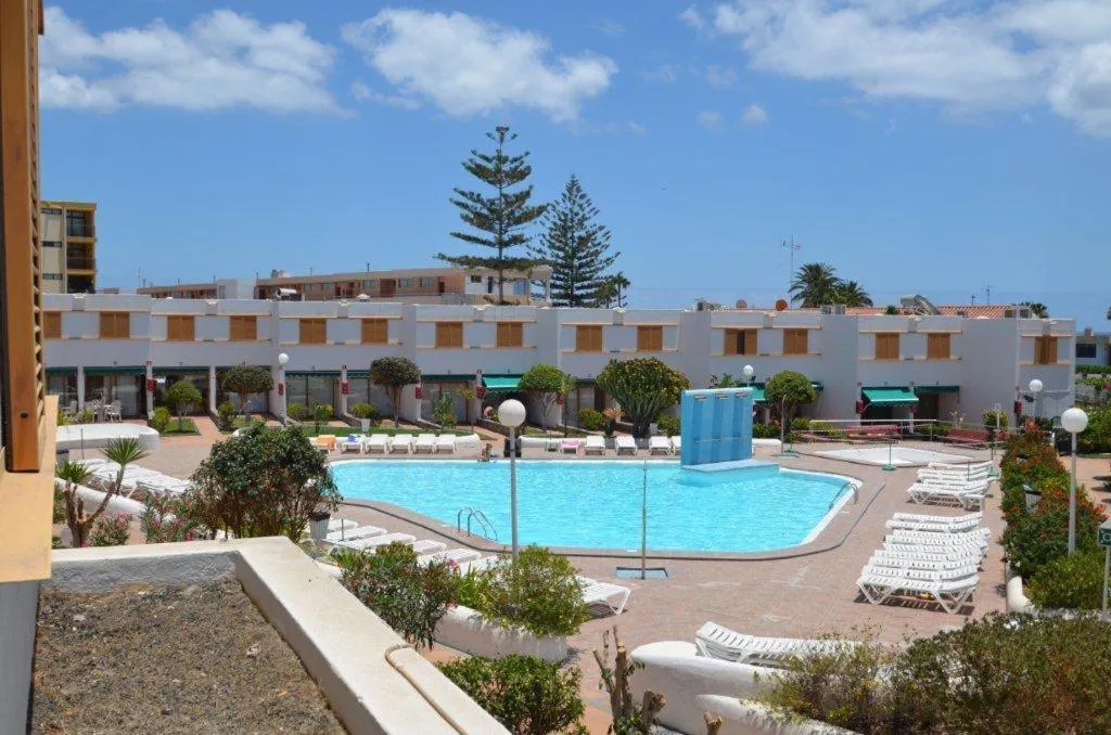 Property building, Swimming Pool in Las Brisas