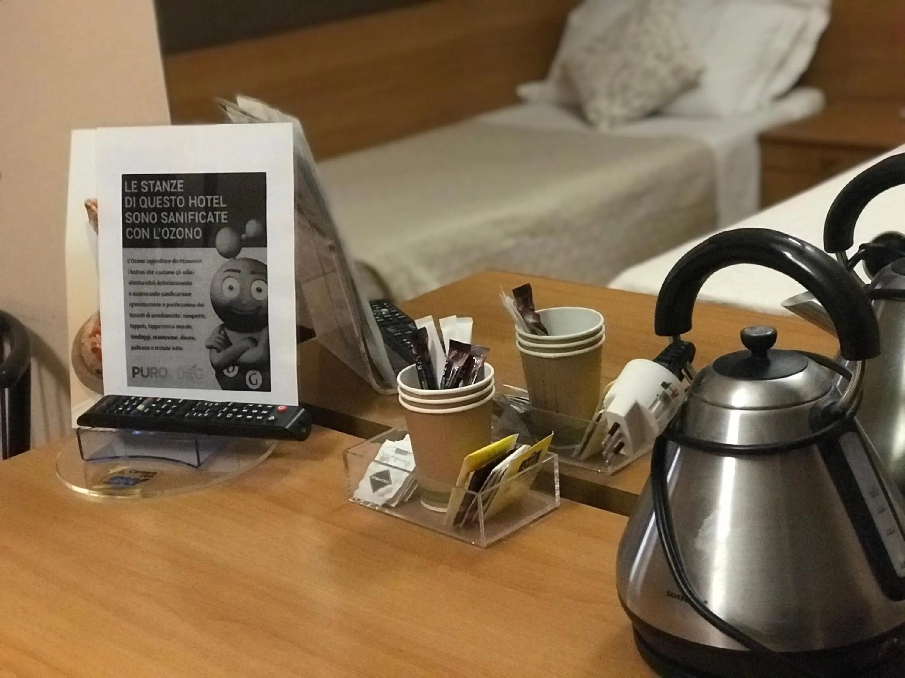 Coffee/tea facilities, Bed in Hotel Bogart Milano