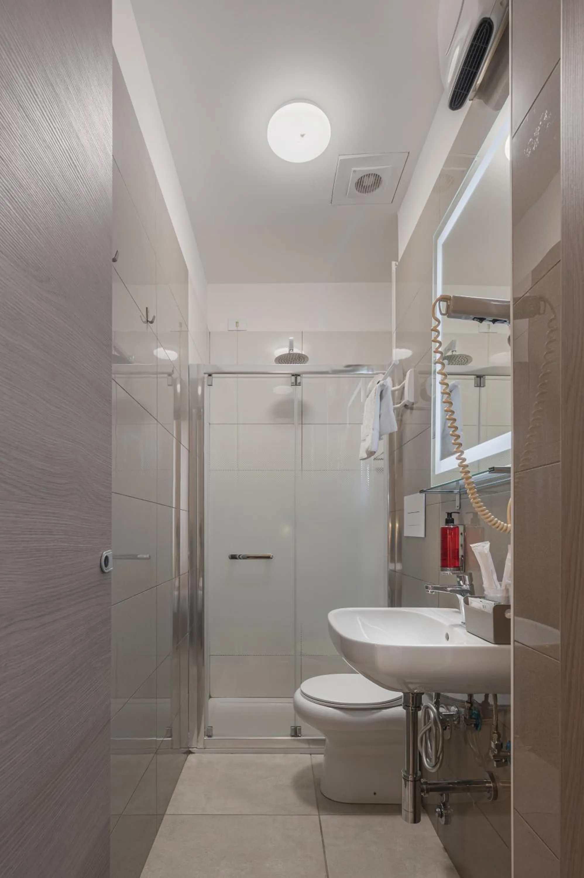 Shower in Hotel Bogart Milano