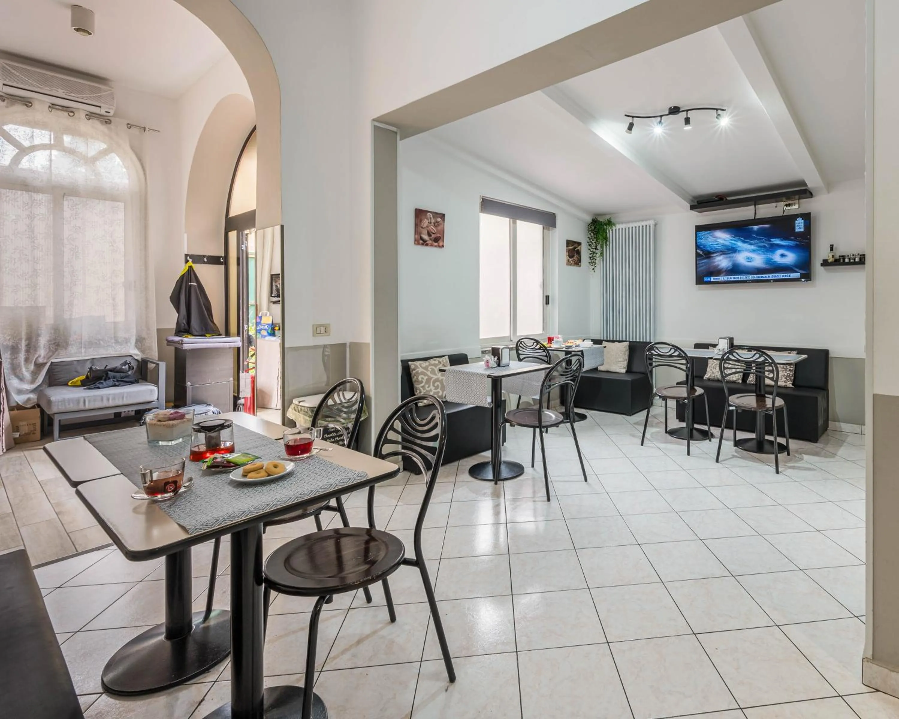 Restaurant/places to eat in Hotel Bogart Milano