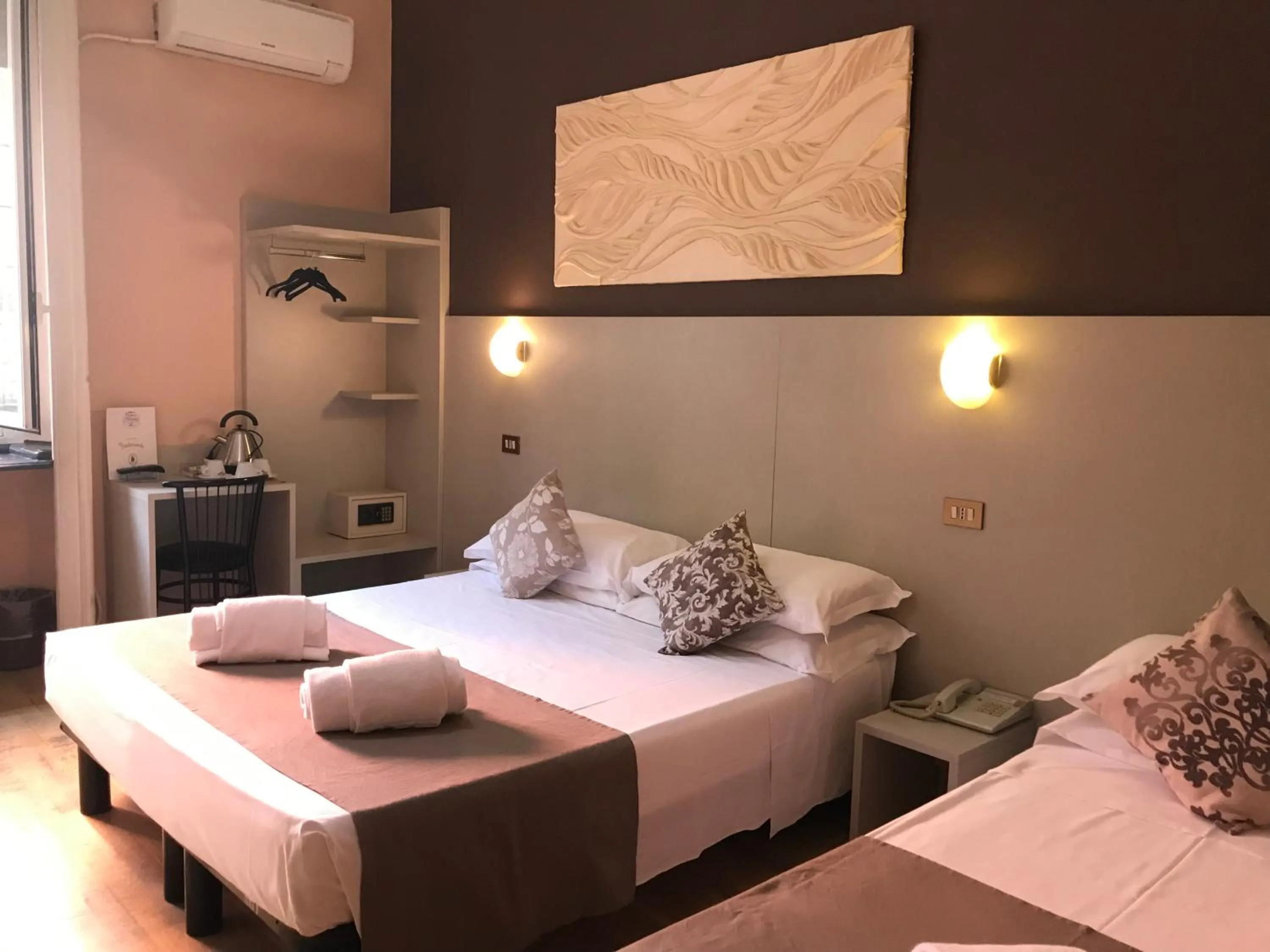 Photo of the whole room, Bed in Hotel Bogart Milano