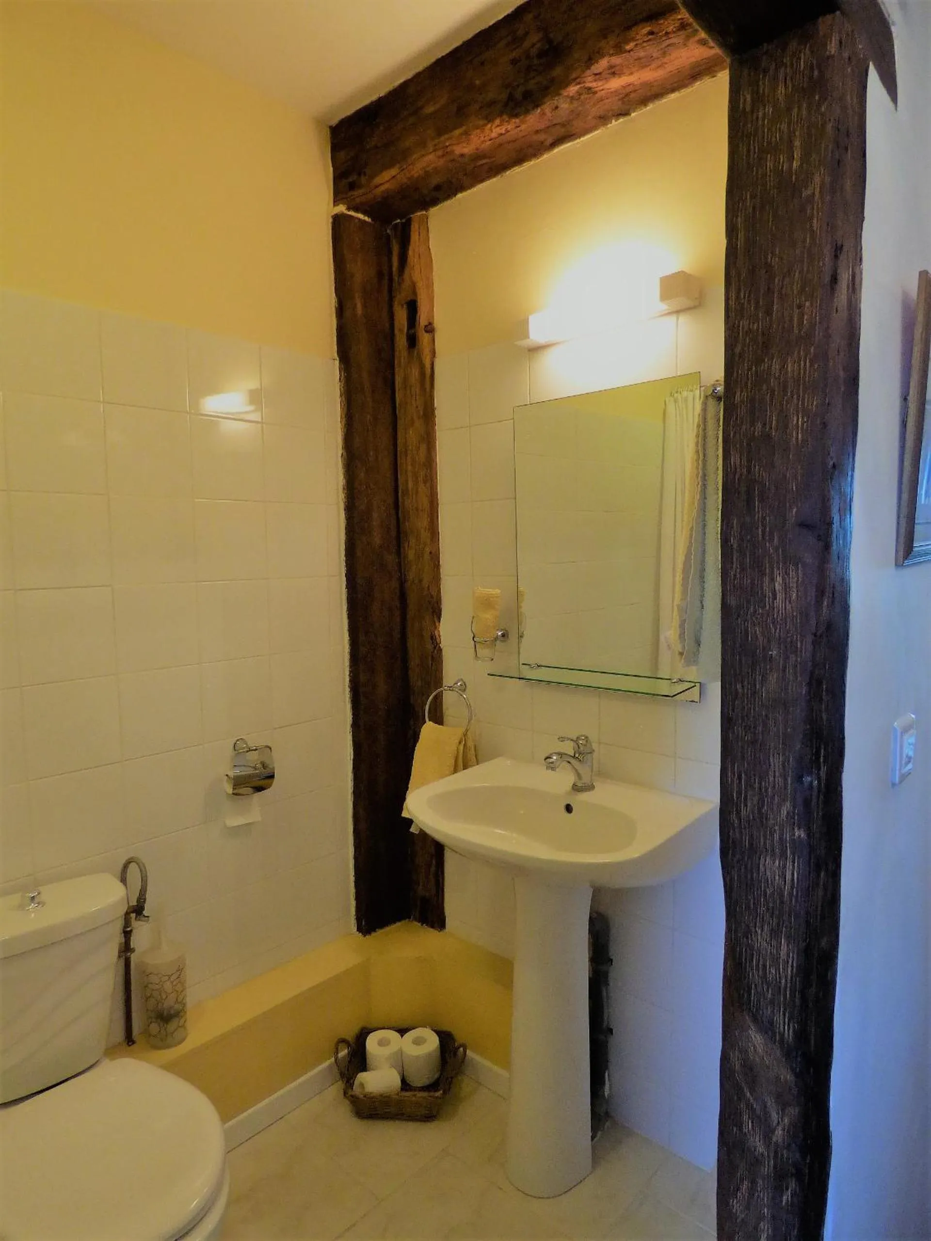 Bathroom in L'Ancien Presbytère Chambres D'hote ou Gite