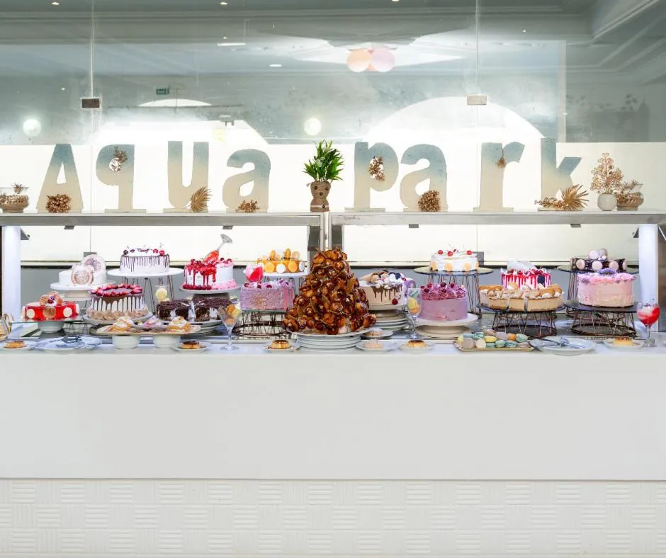 Restaurant/places to eat in One Resort Aqua Park