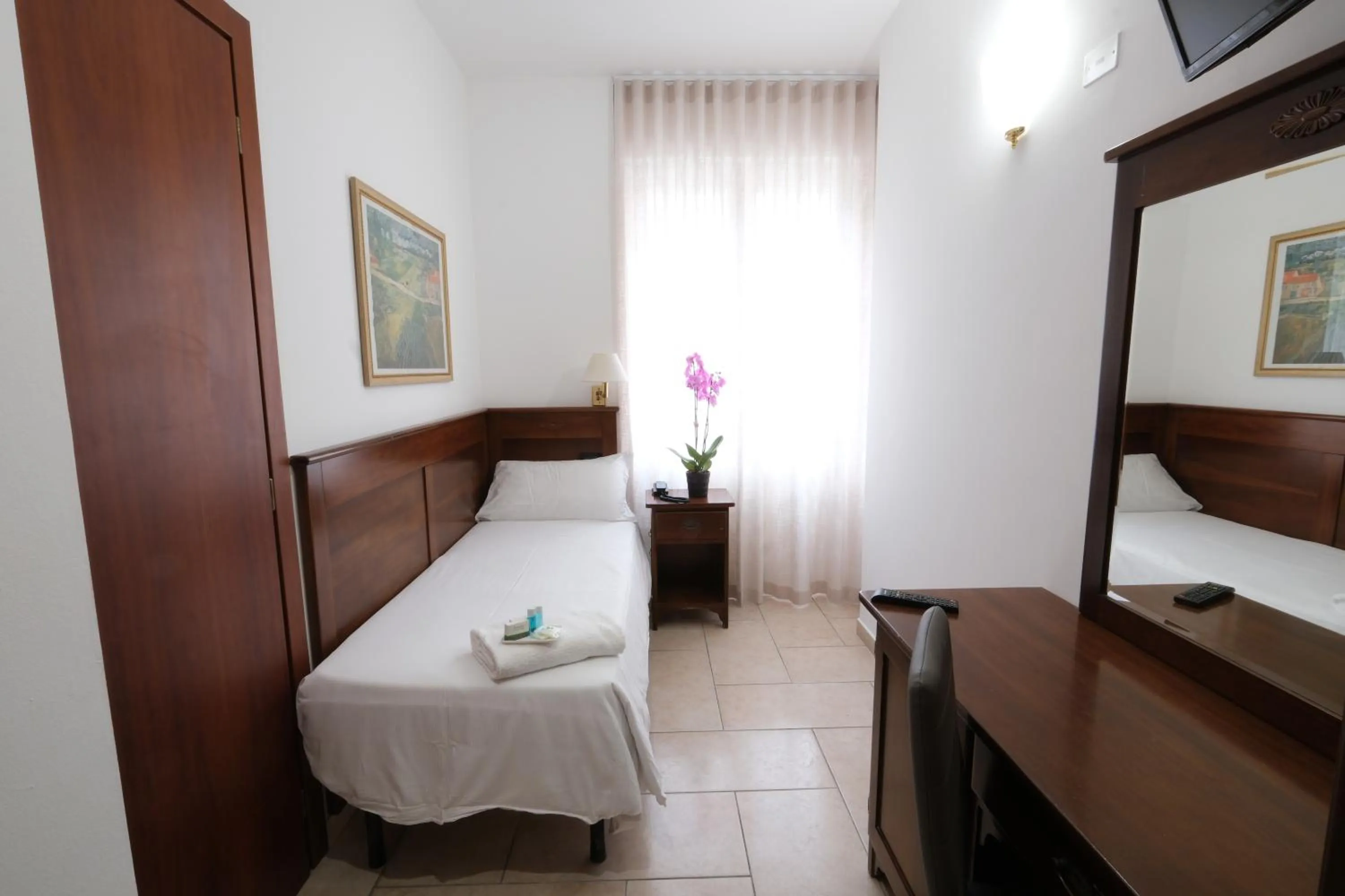 Bed in Hotel Nuovo Metrò