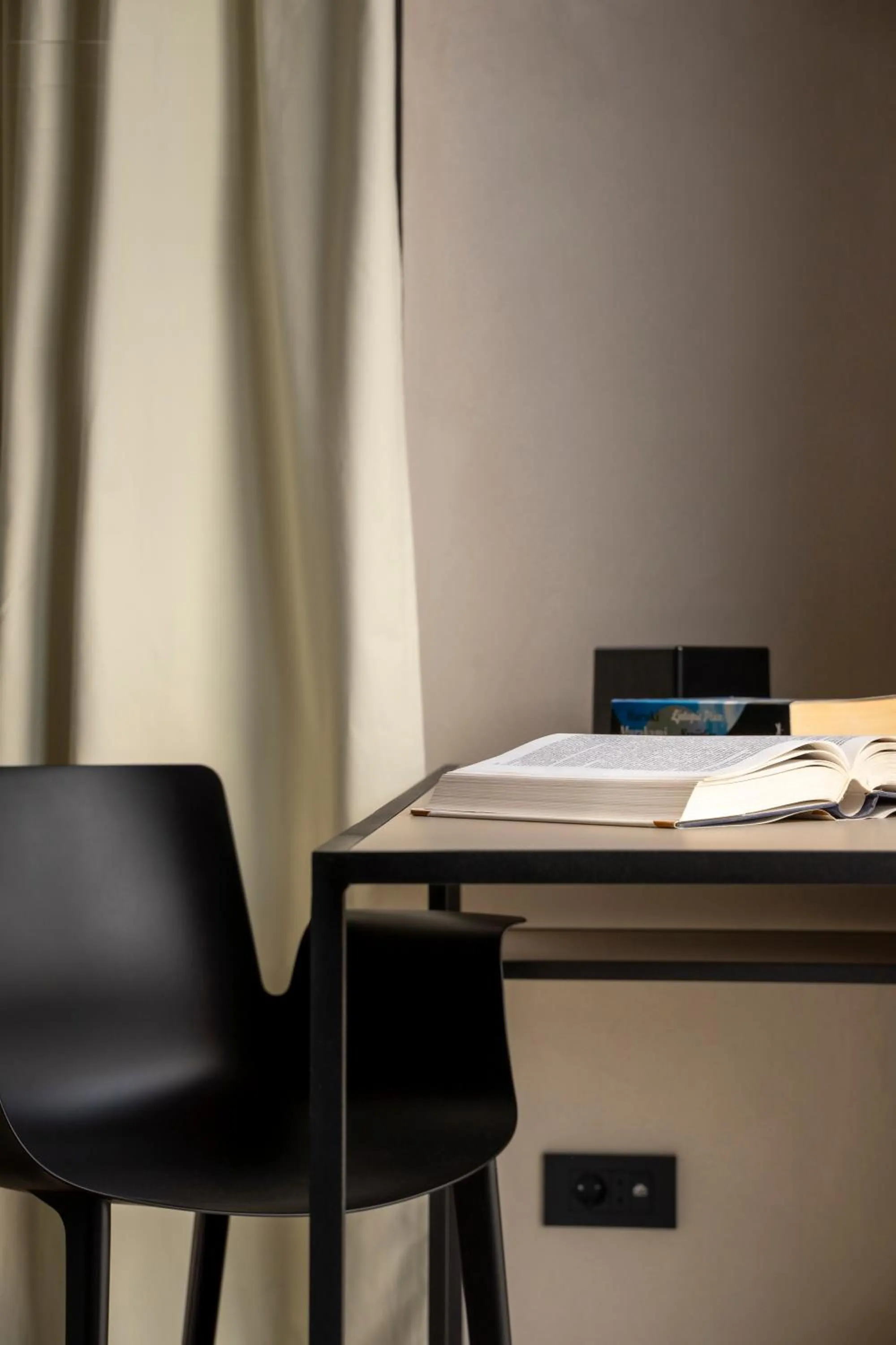 Seating area in Moro Inn