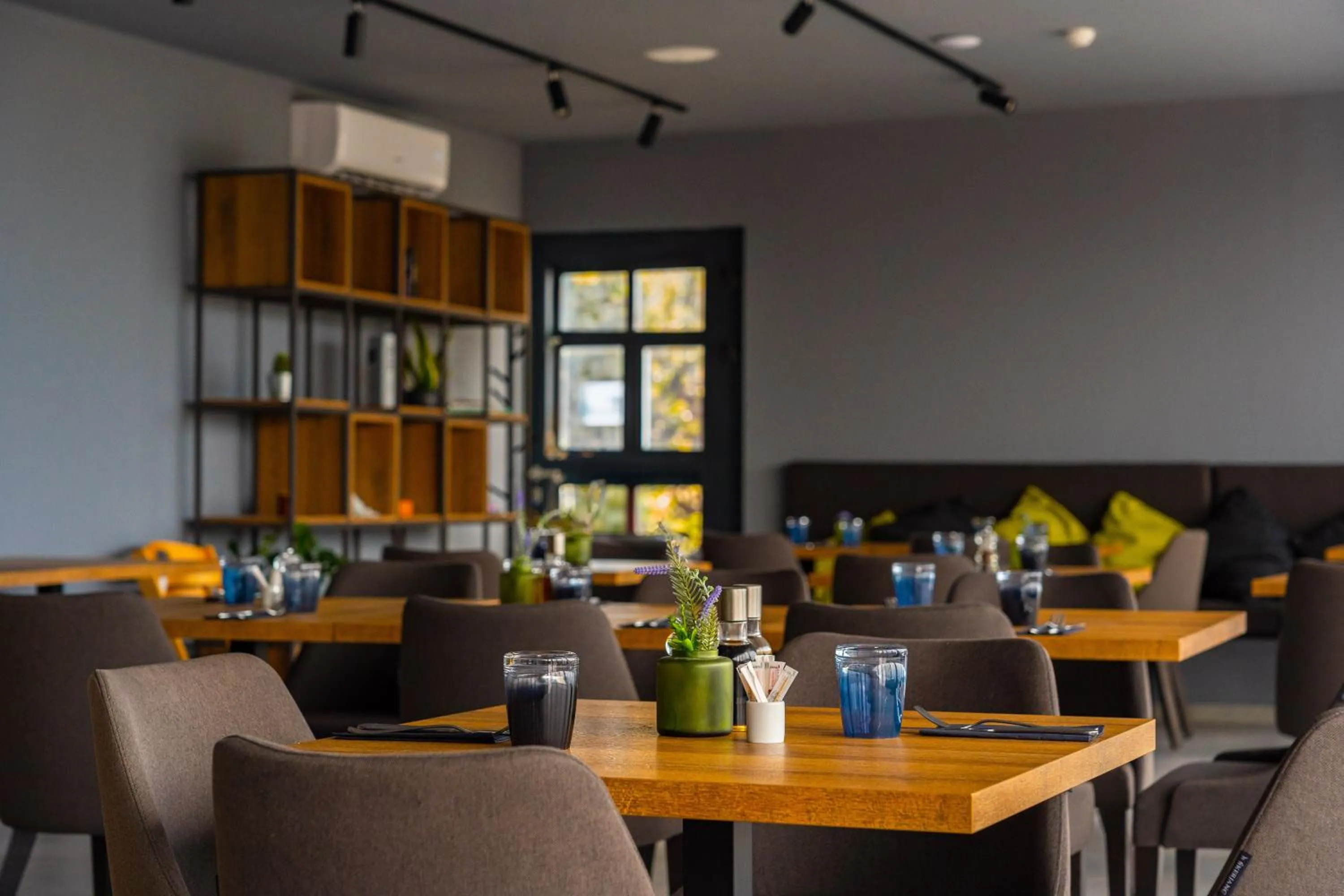 Restaurant/places to eat in Moro Inn