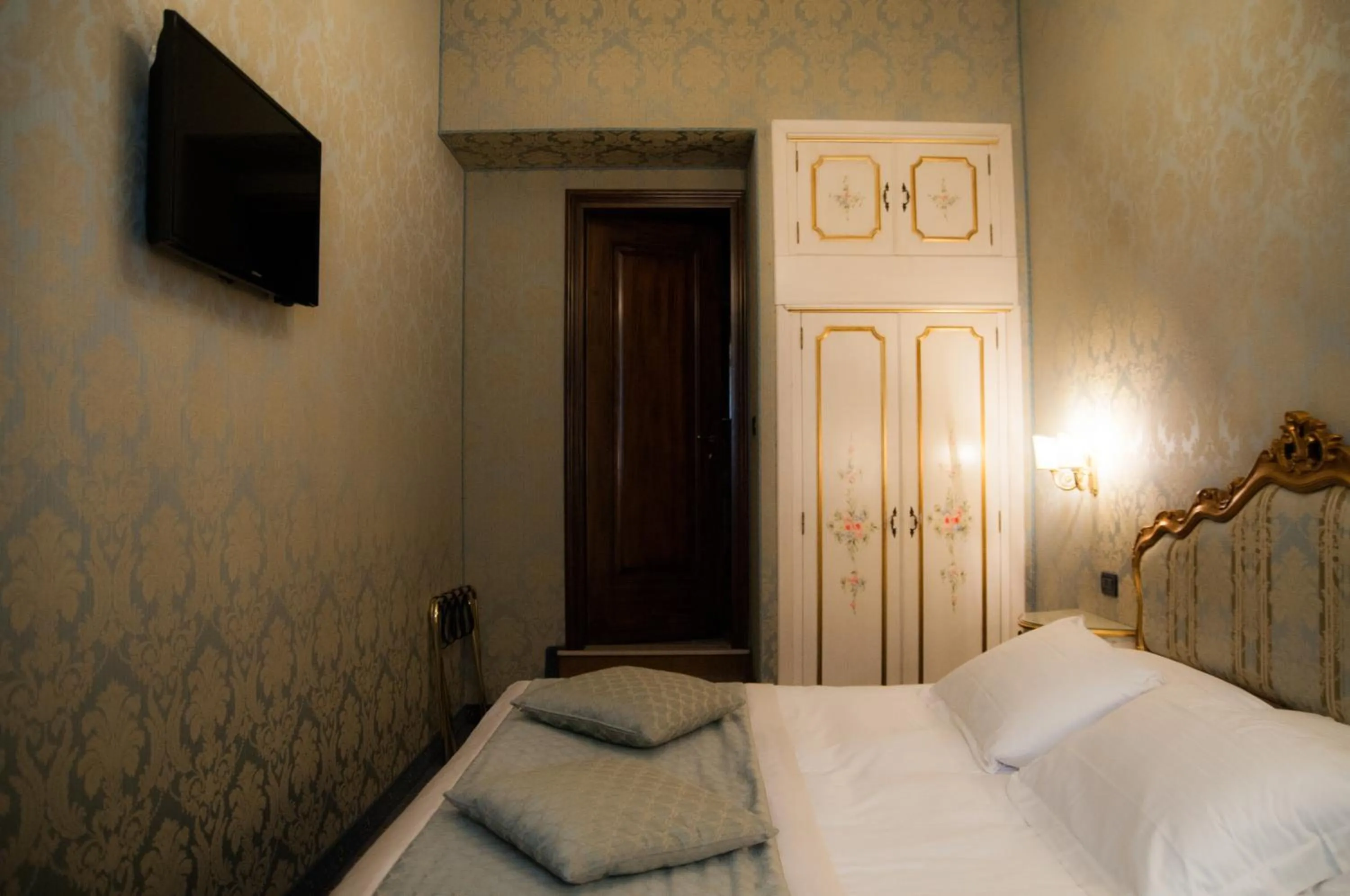 Photo of the whole room, Bed in Ca' Amadi