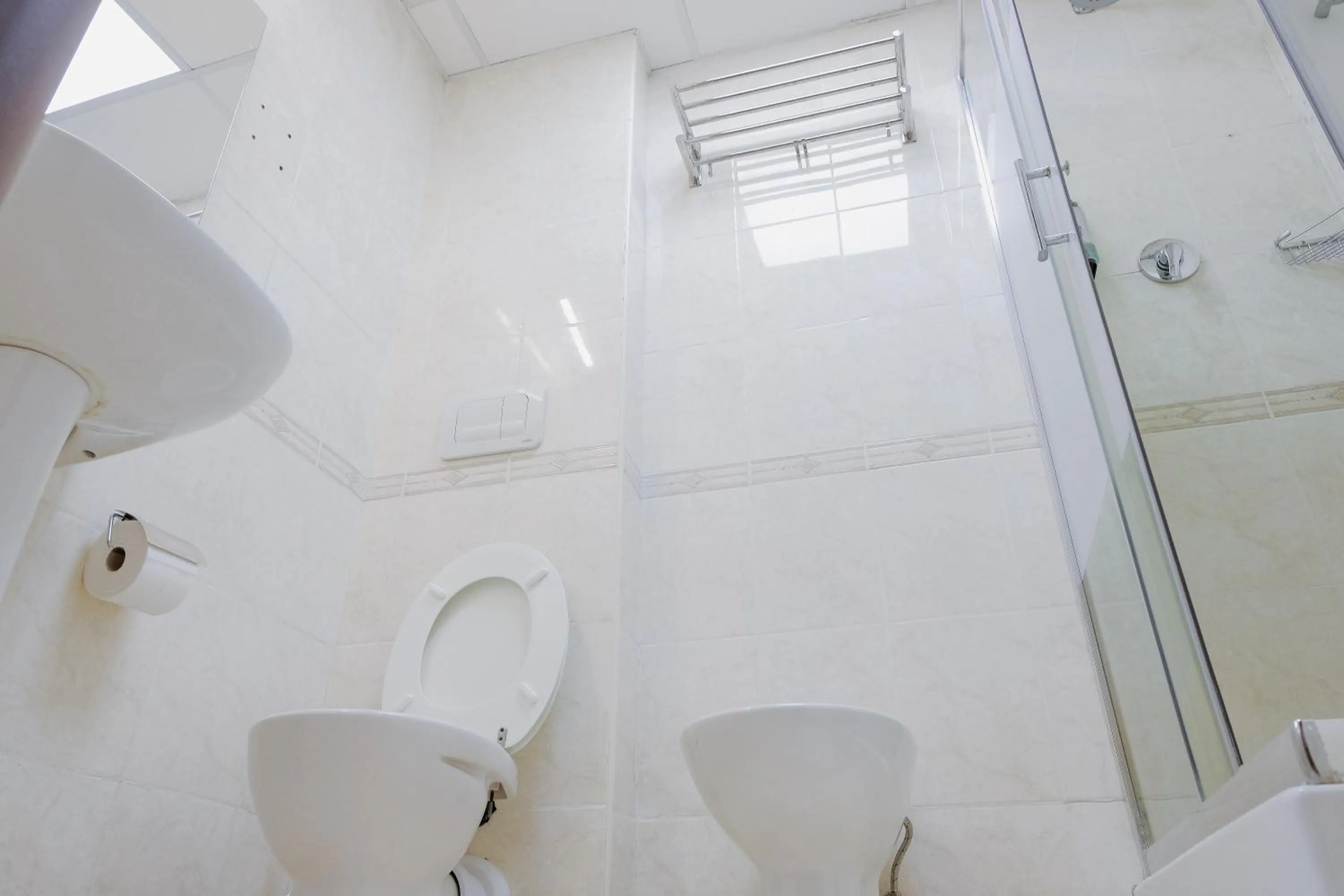 Shower in Hotel Alex Square