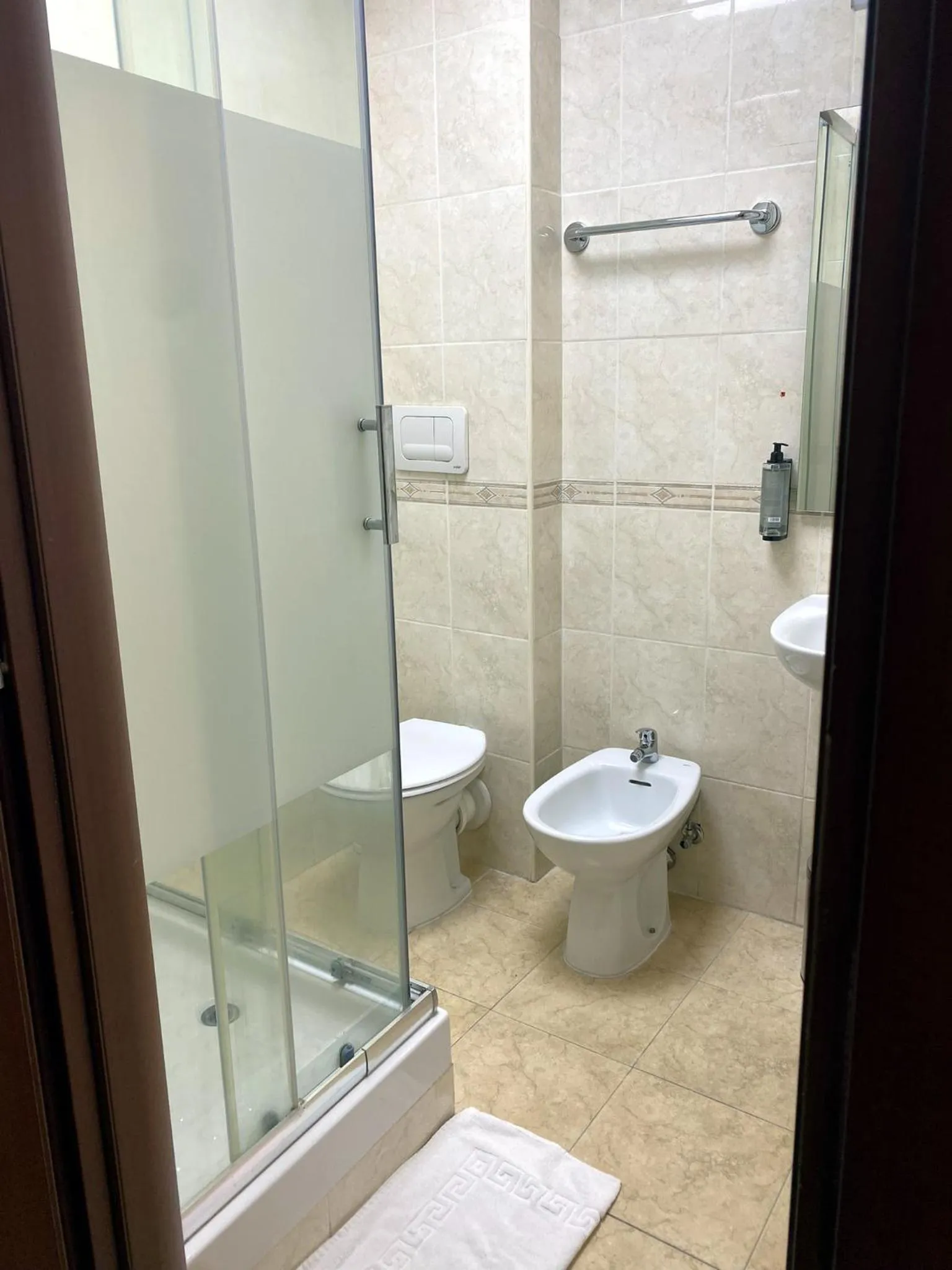 Shower in Hotel Alex Square