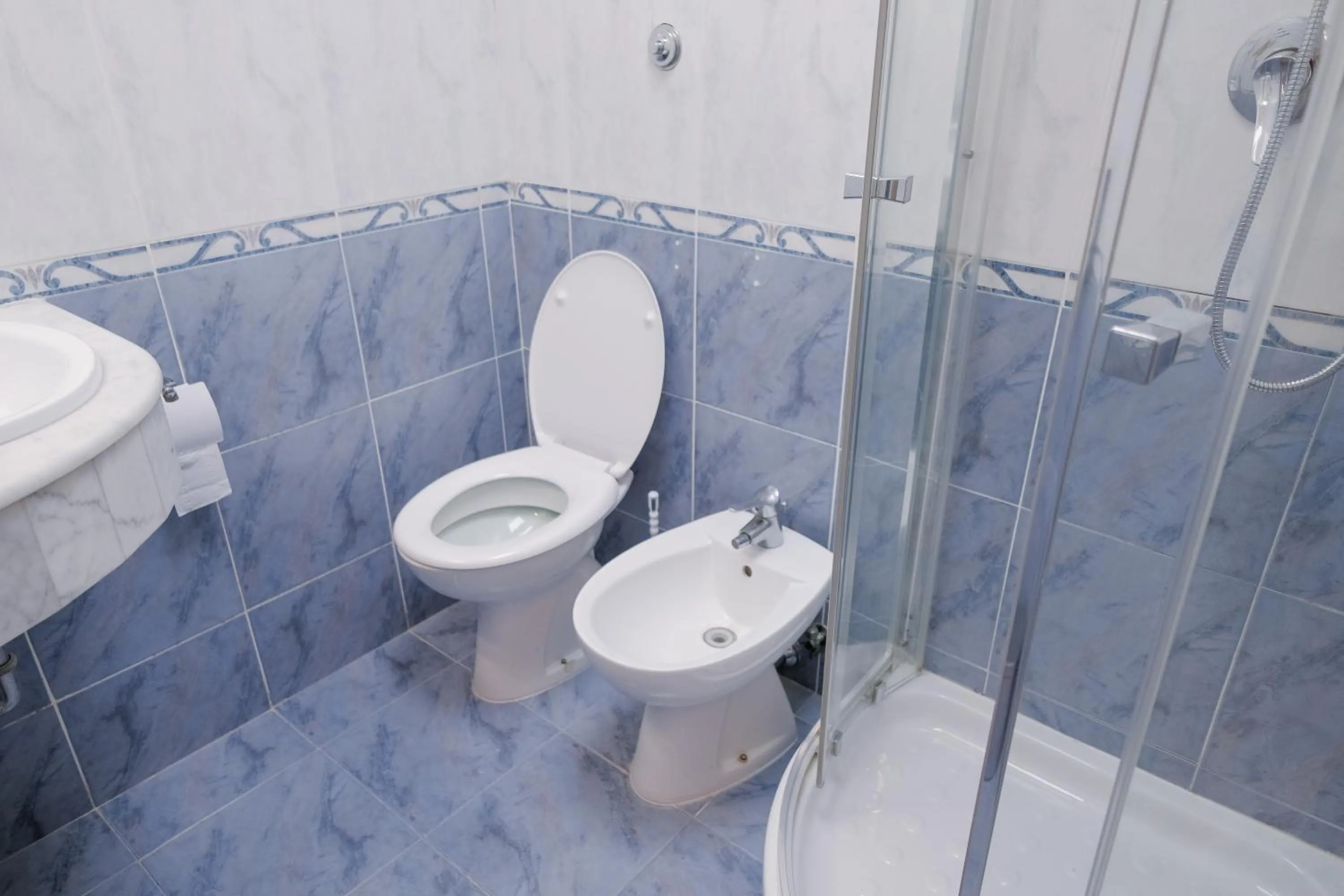 Shower in Hotel Alex Square