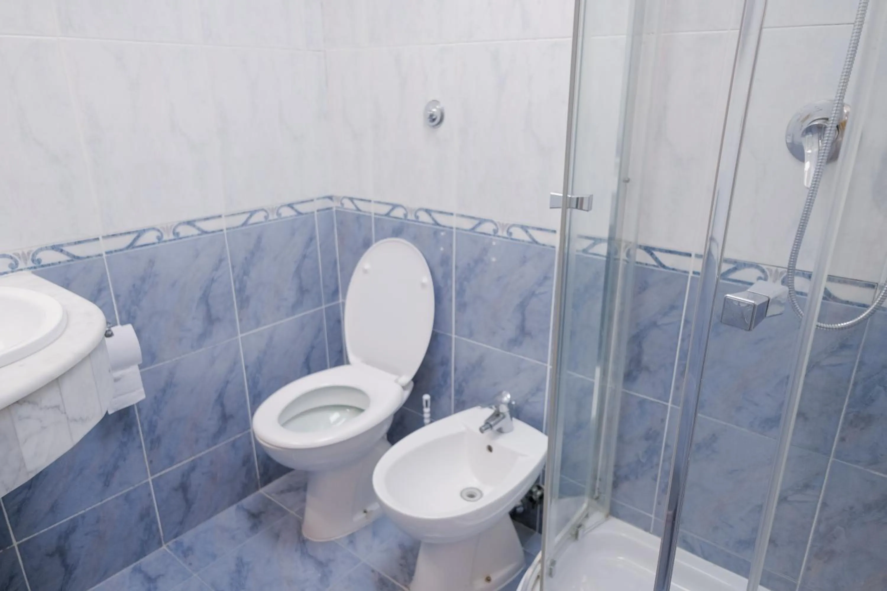 Shower in Hotel Alex Square