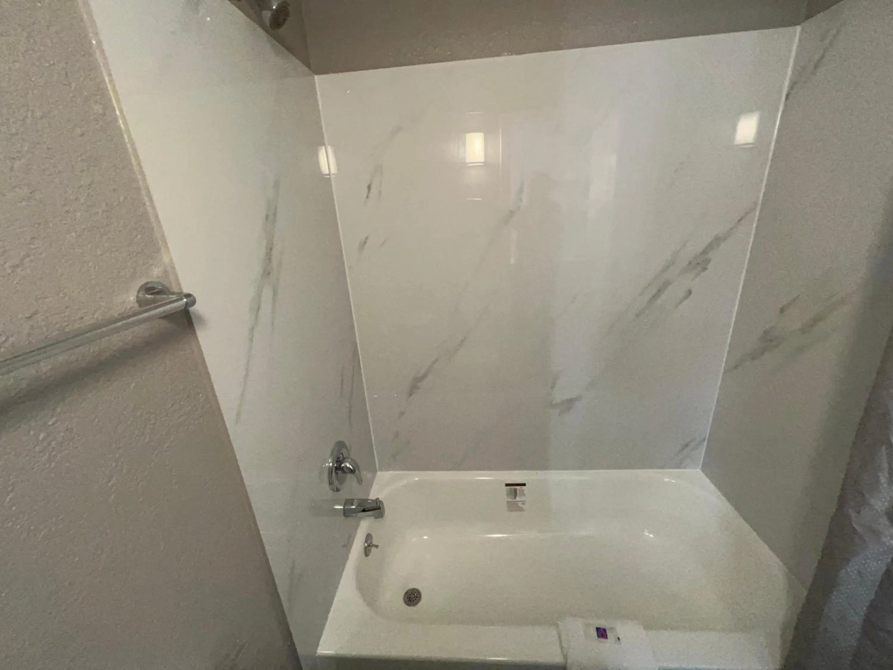 Bathroom in Studio 6 Altoona IA Des Moines East