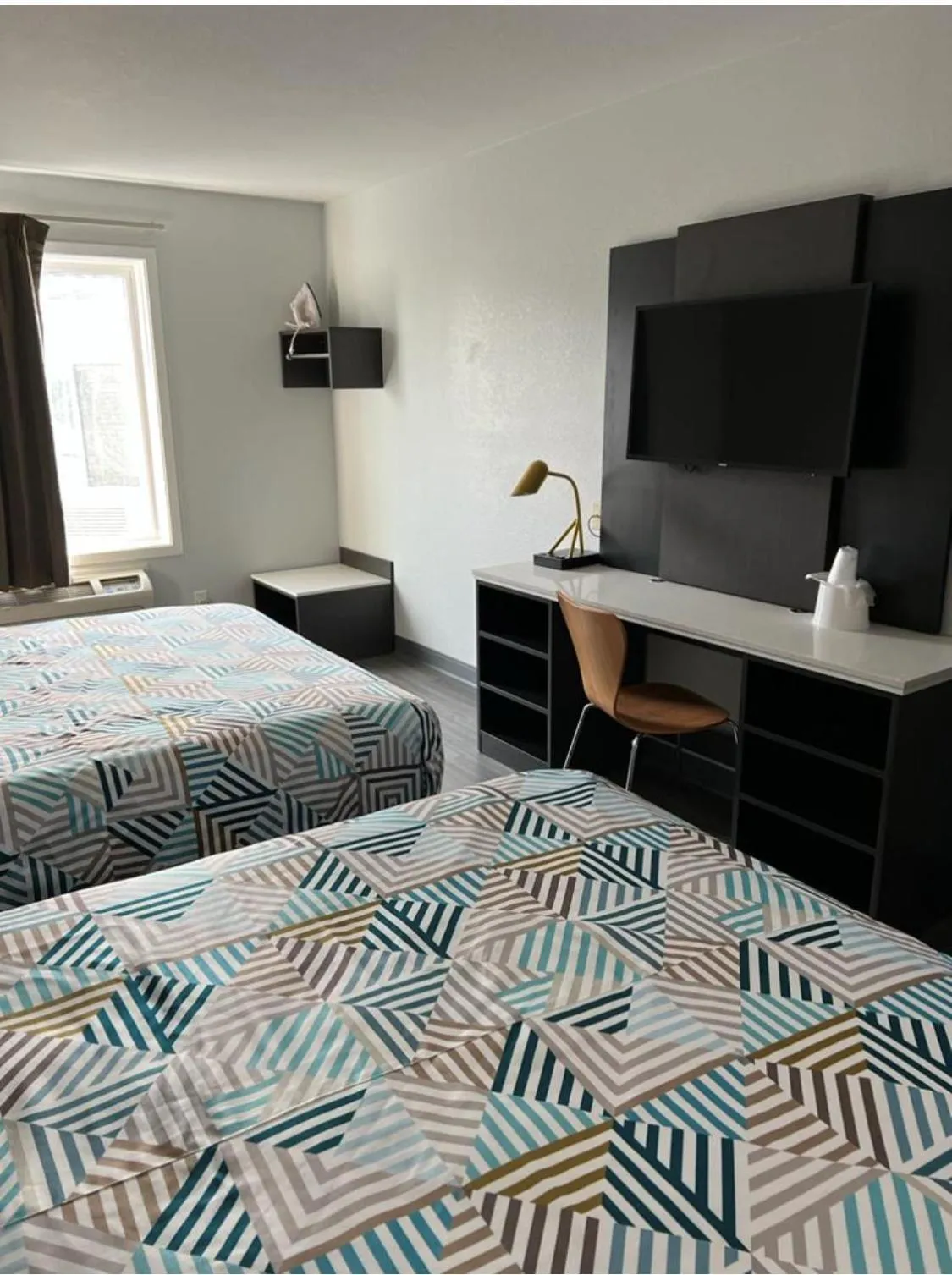 TV and multimedia, Bed in Studio 6 Altoona IA Des Moines East