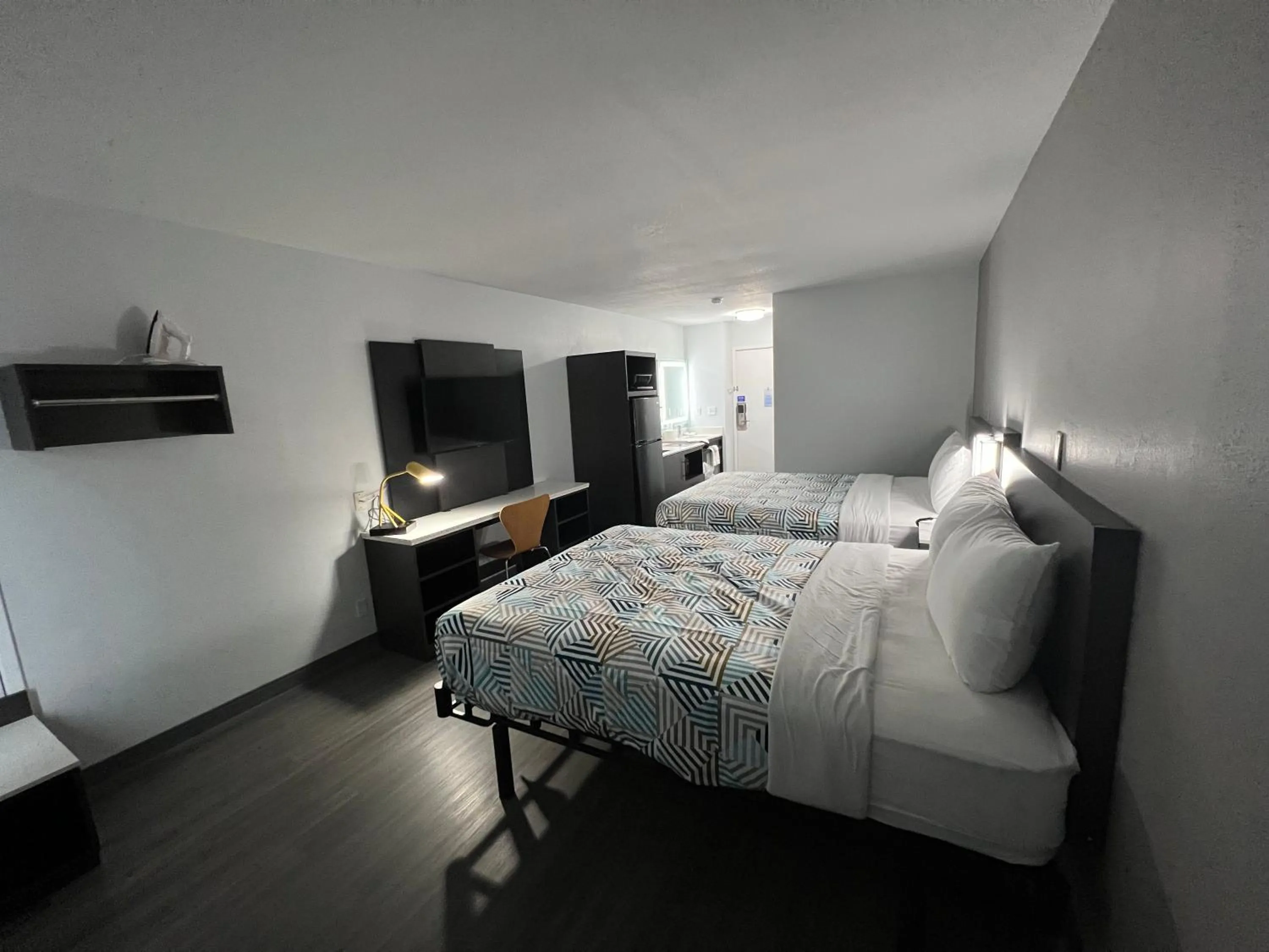 Bedroom, Bed in Studio 6 Altoona IA Des Moines East