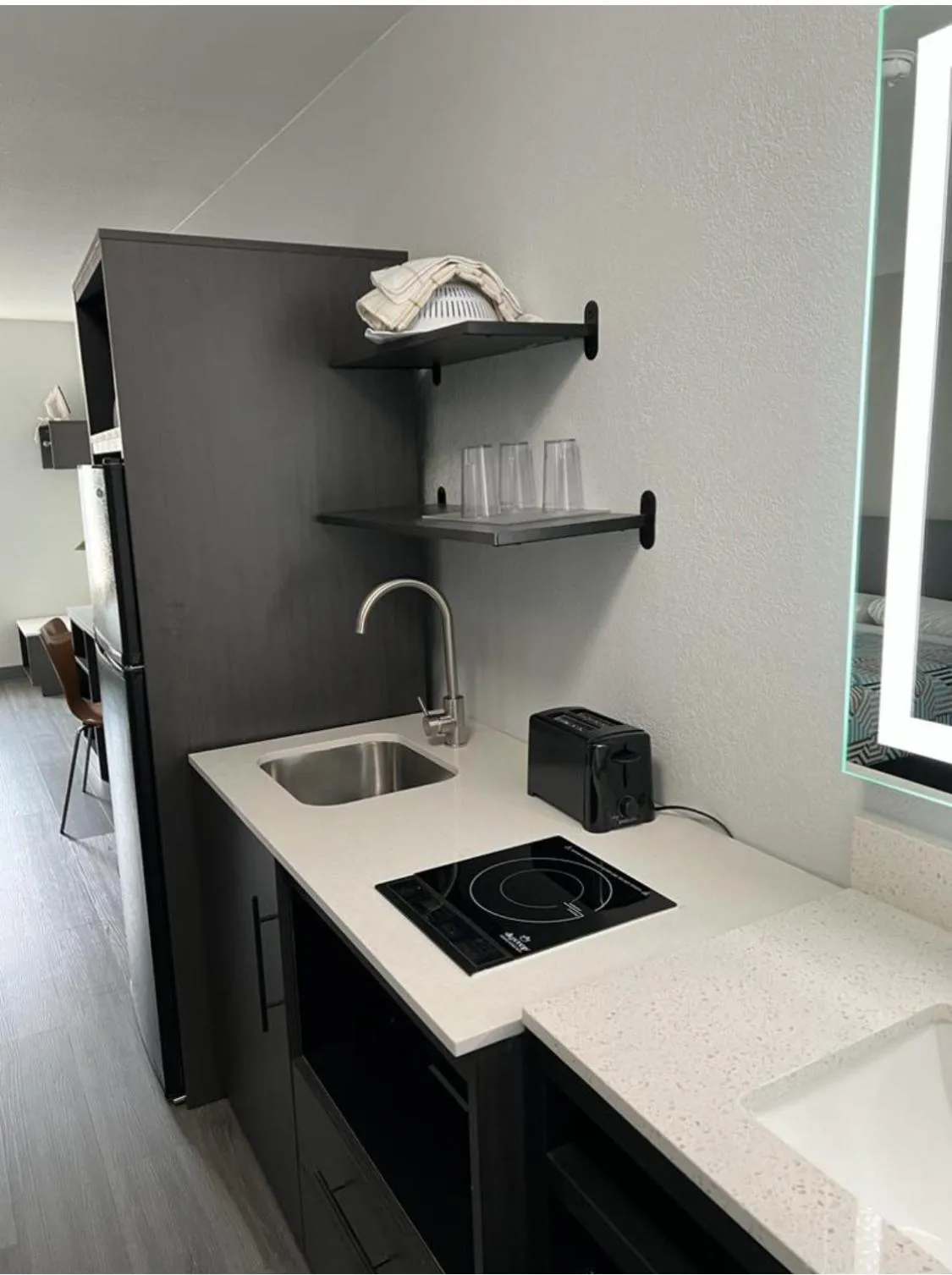 Kitchen or kitchenette in Studio 6 Altoona IA Des Moines East