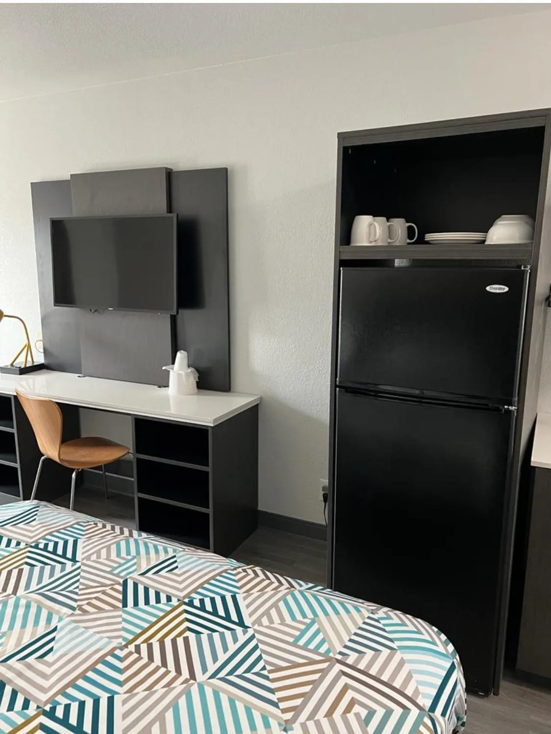 kitchen, Bed in Studio 6 Altoona IA Des Moines East