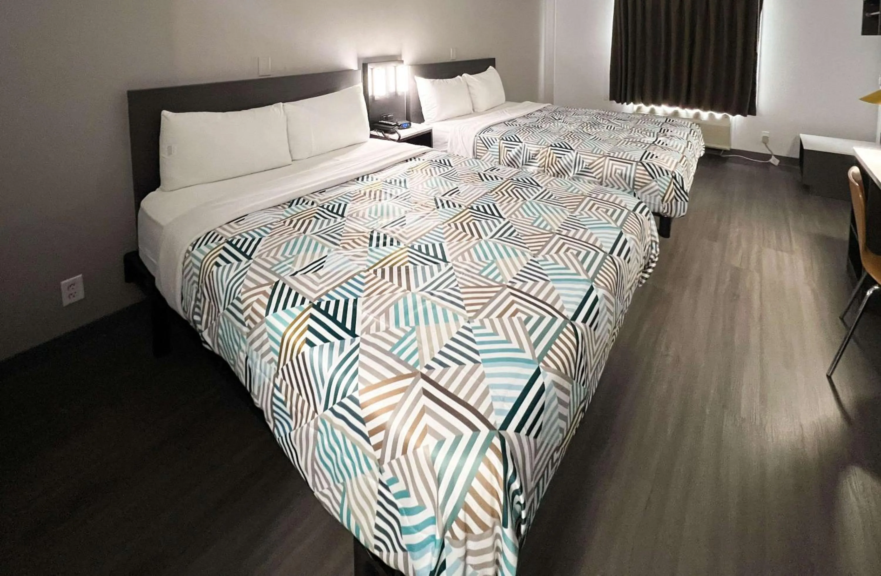 Bedroom, Bed in Studio 6 Altoona IA Des Moines East