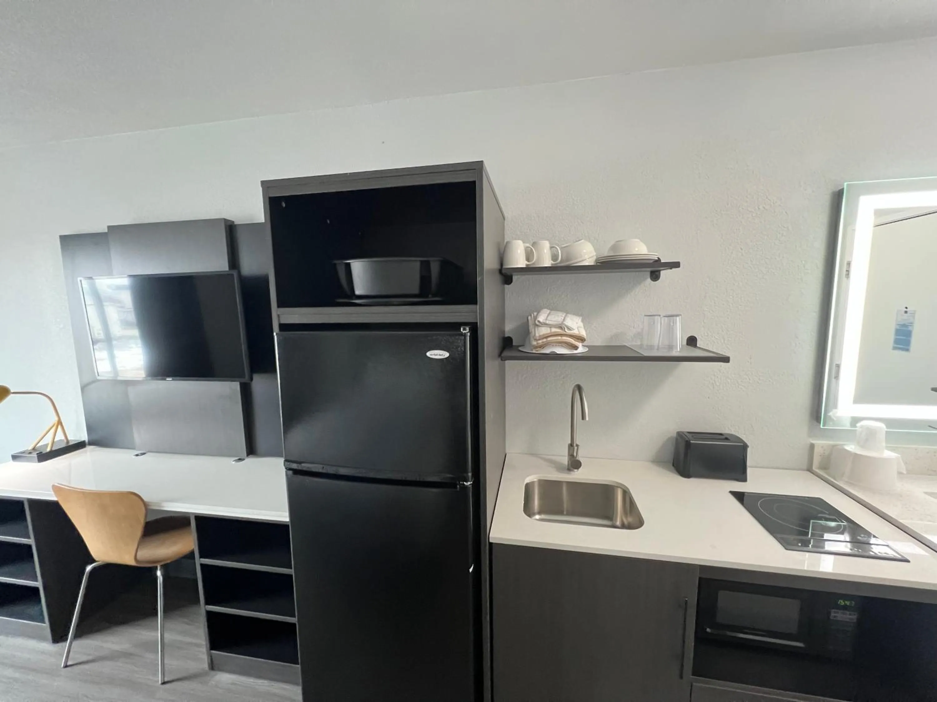 Kitchen or kitchenette in Studio 6 Altoona IA Des Moines East