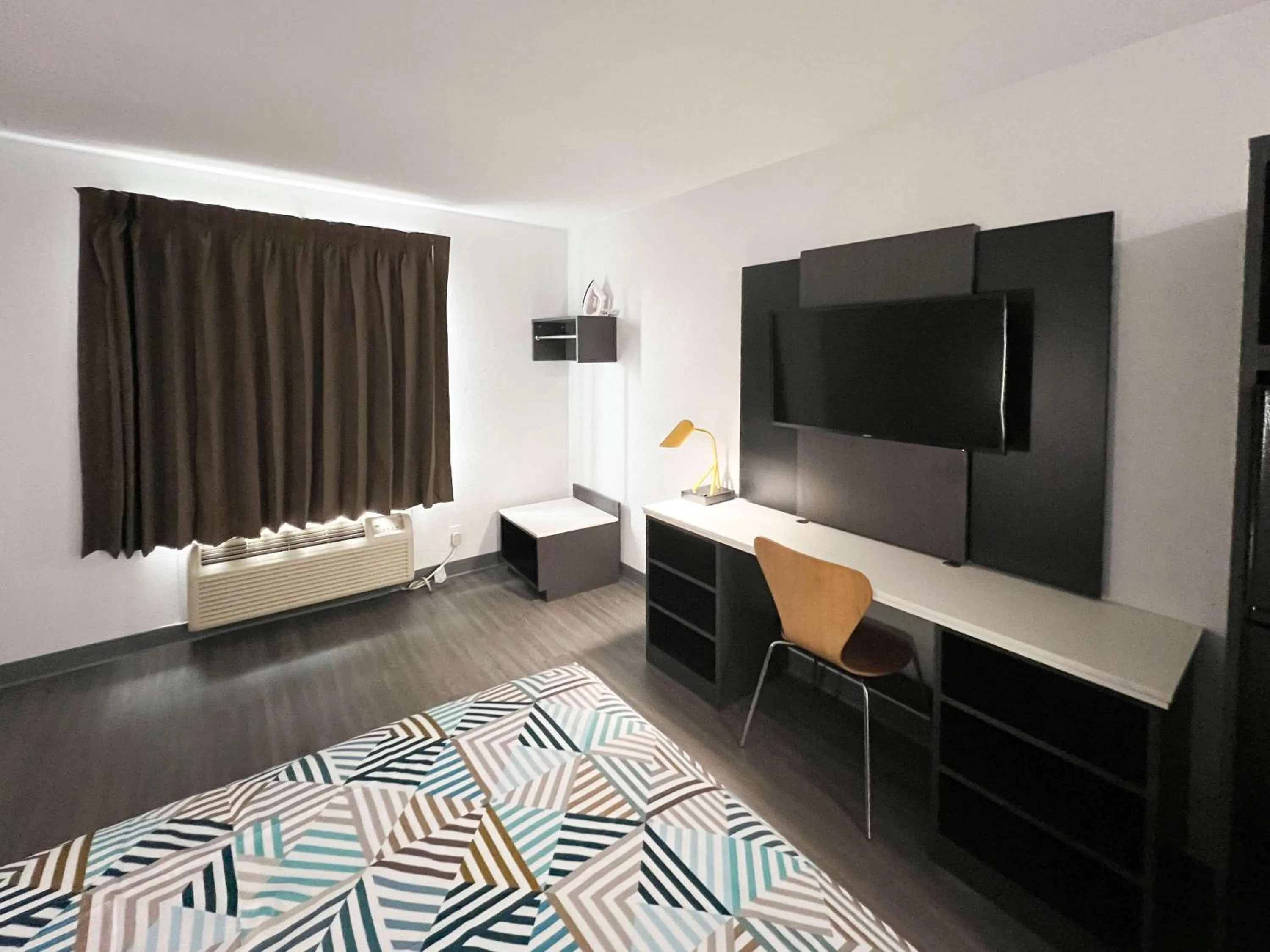 Bedroom in Studio 6 Altoona IA Des Moines East