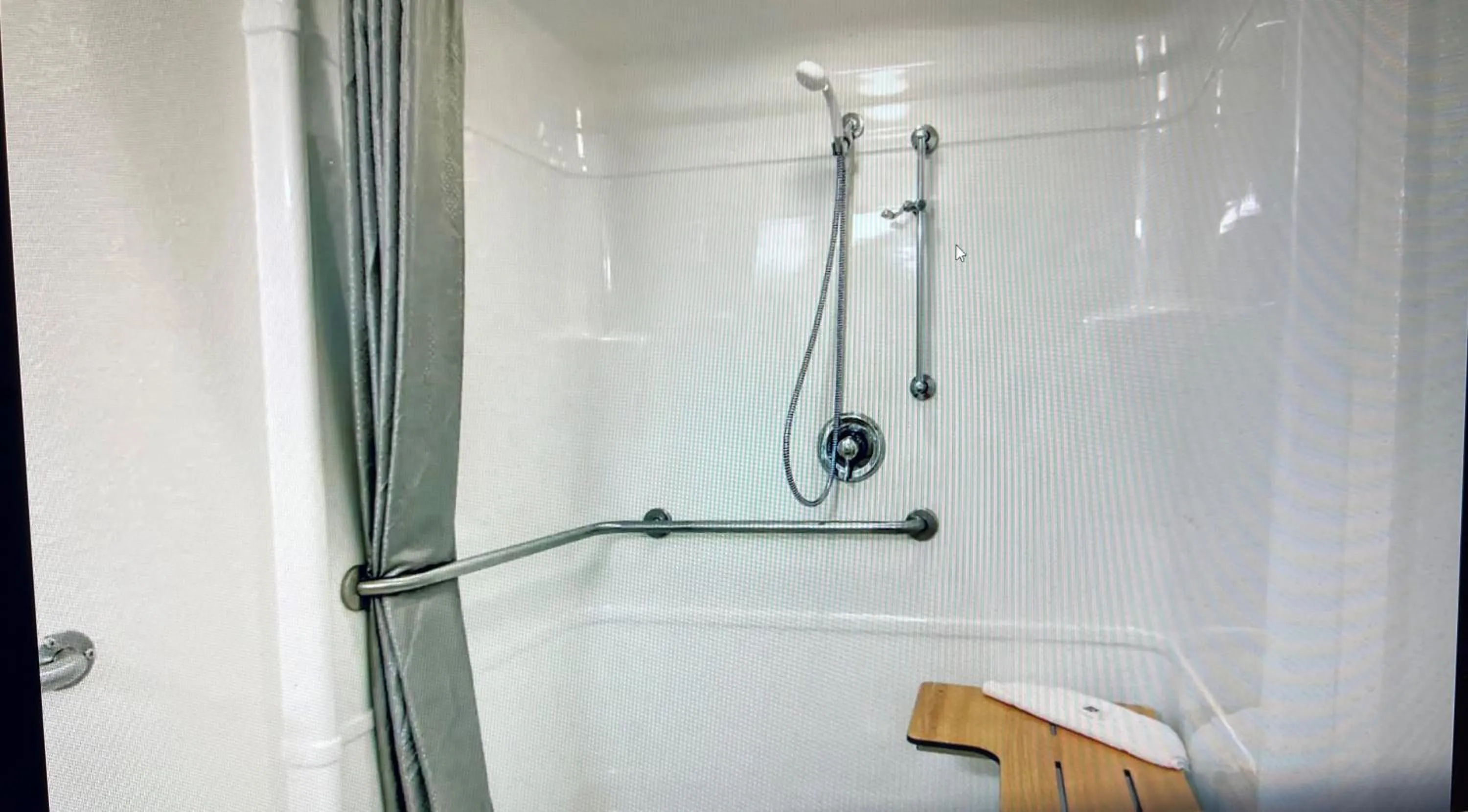 Bathroom in Studio 6 Altoona IA Des Moines East