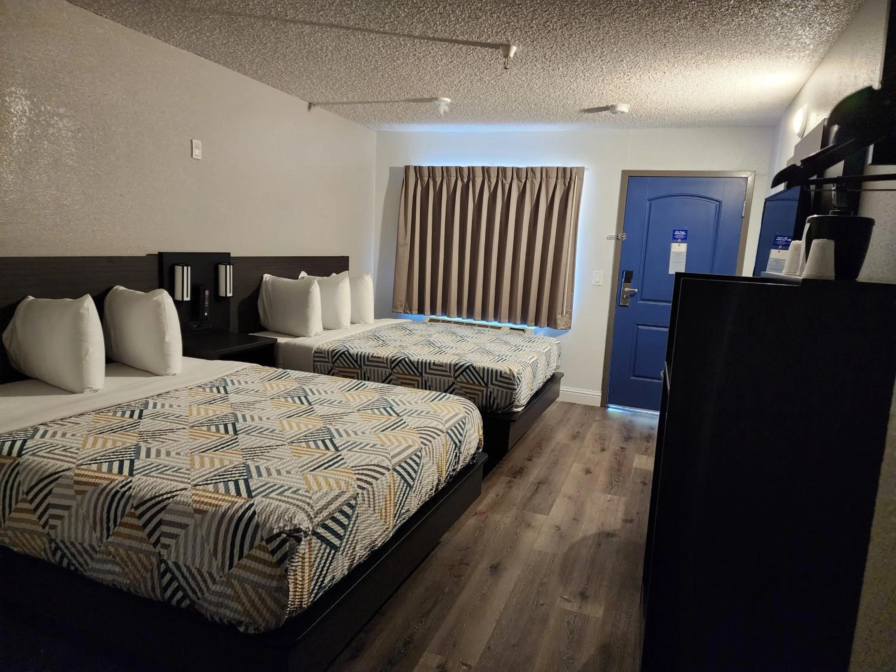 Bed in Motel 6 Sacramento CA Natomas