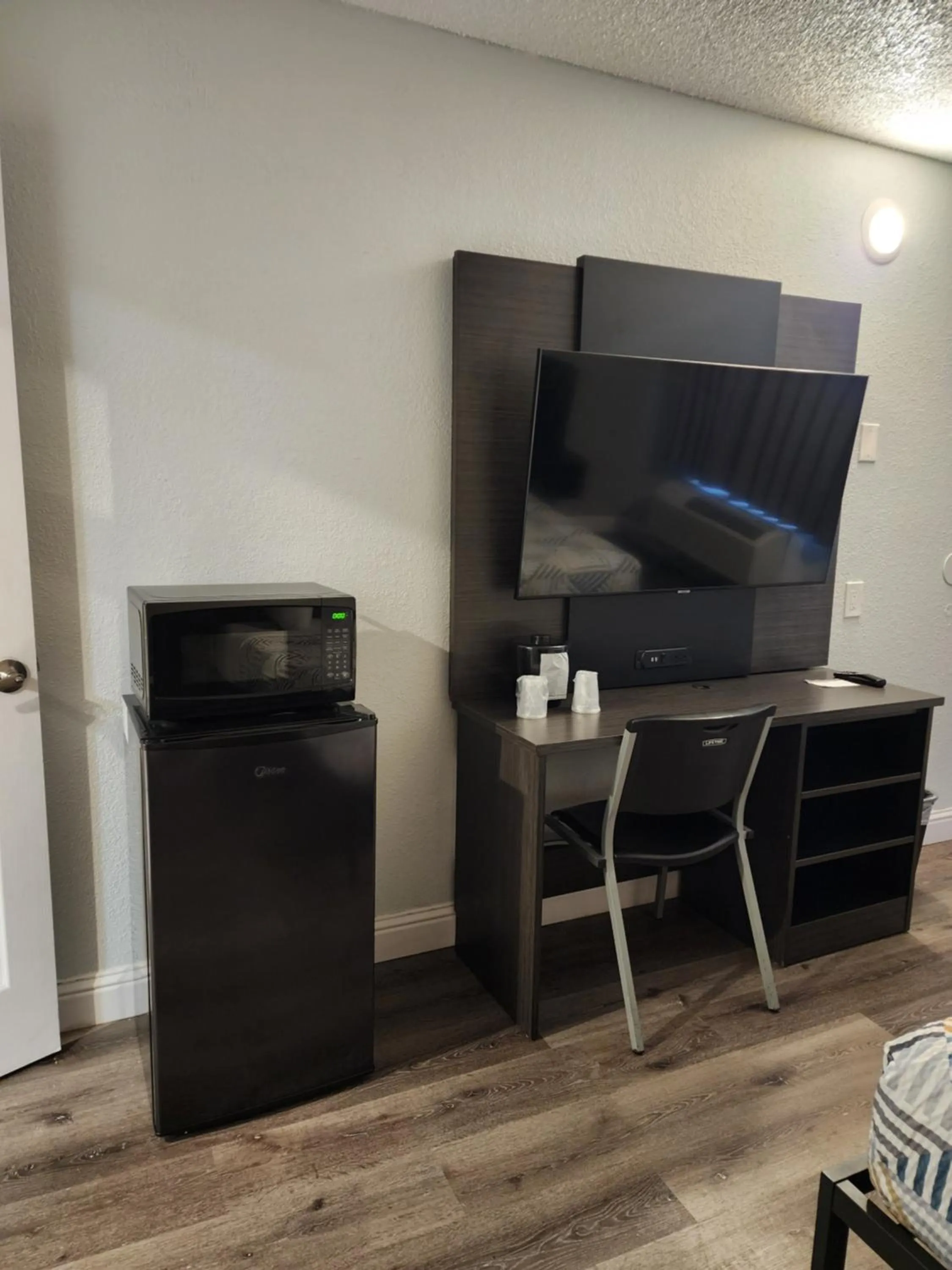 TV and multimedia in Motel 6 Sacramento CA Natomas