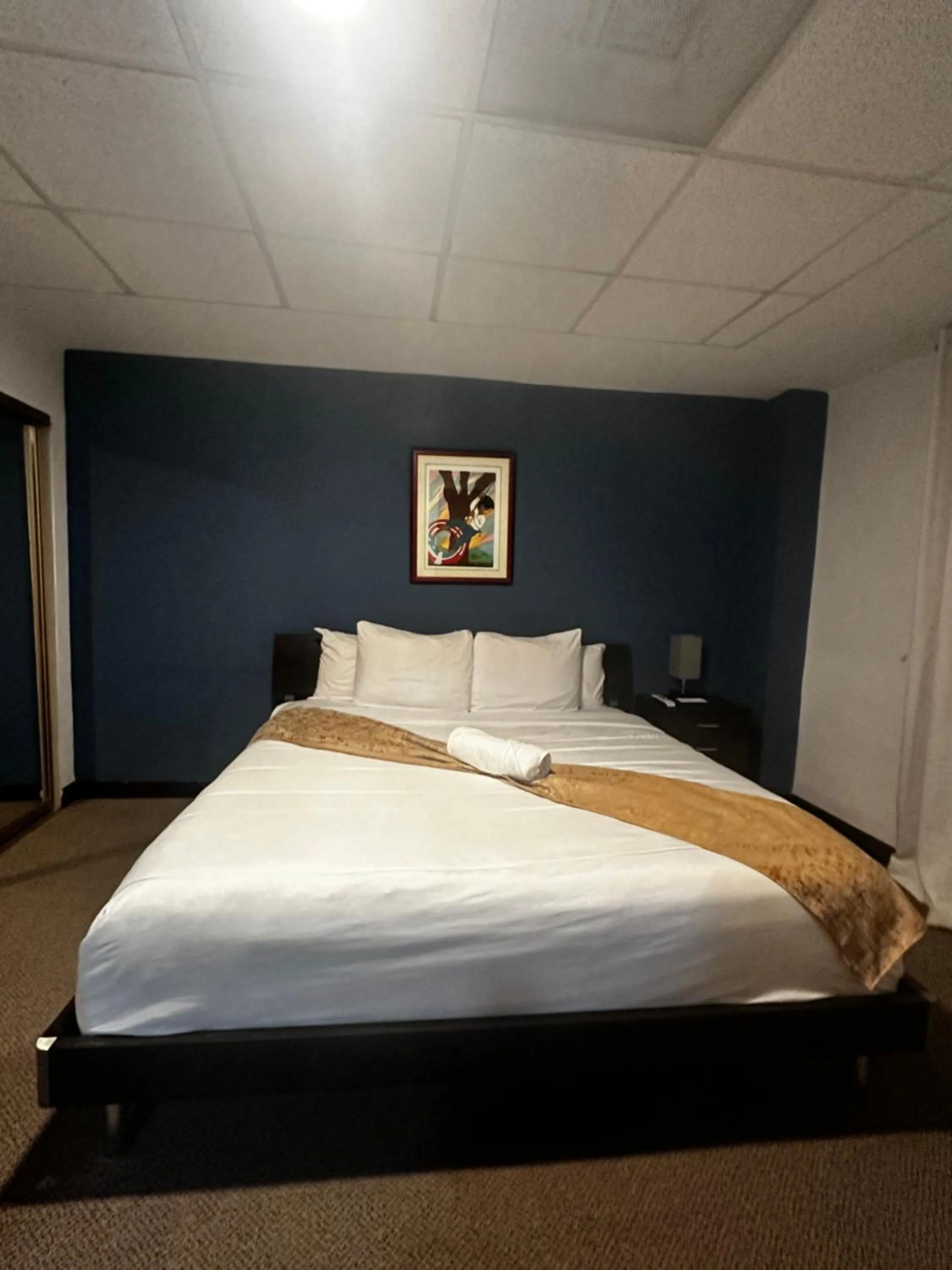 Bed in SJ SUITES HOTEL