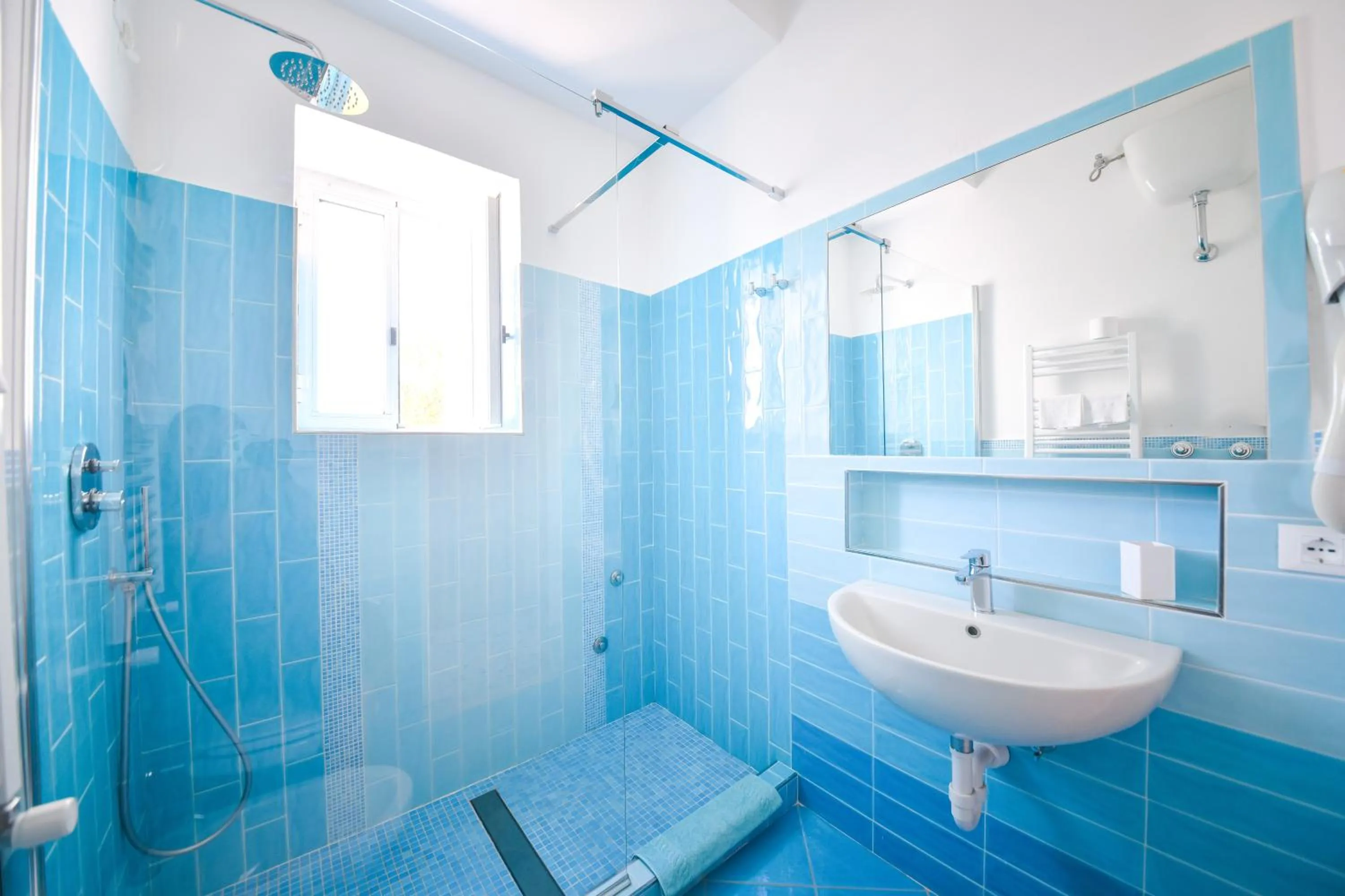 Shower in Hotel Europa