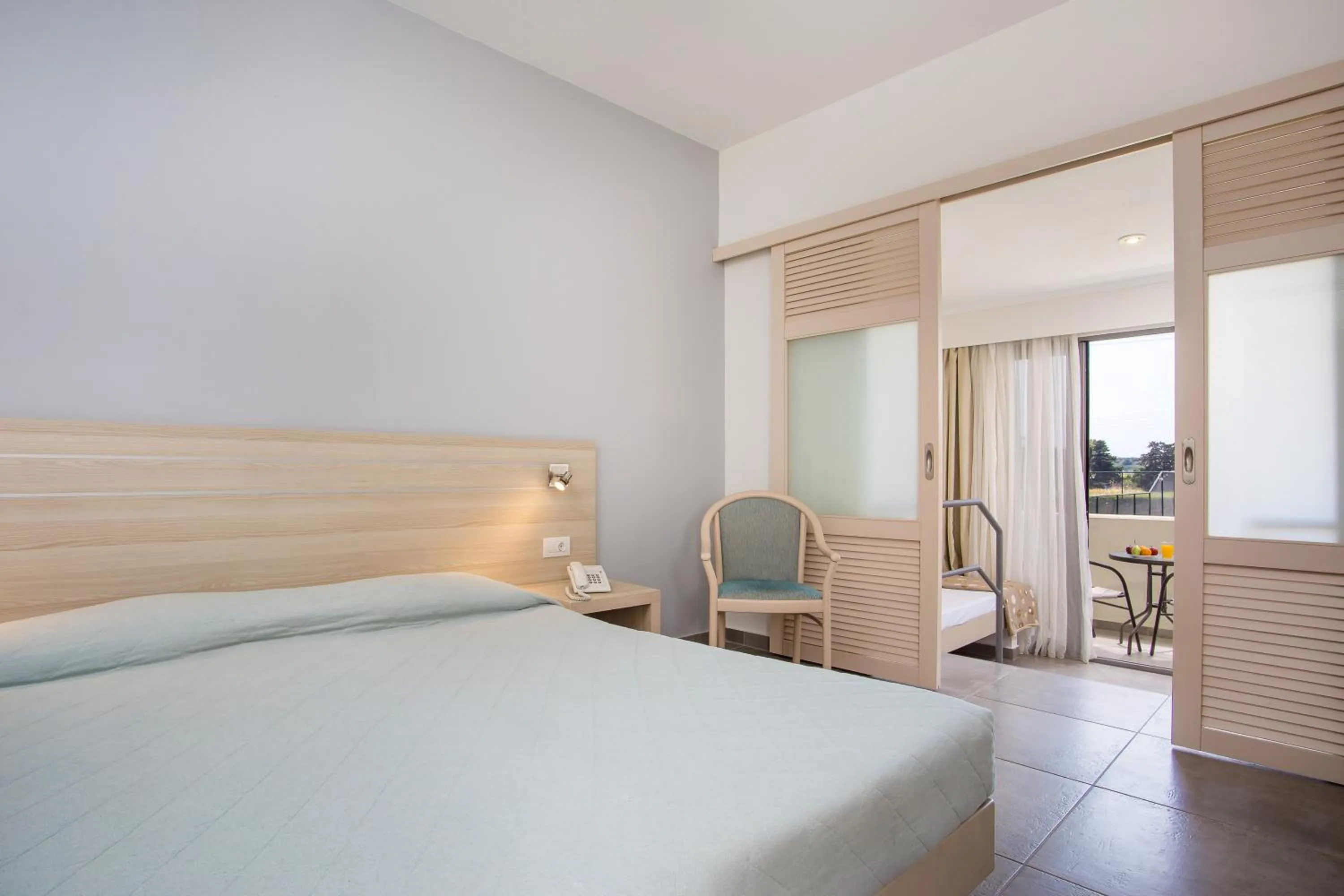 Bedroom, Bed in Hotel Niriides Beach