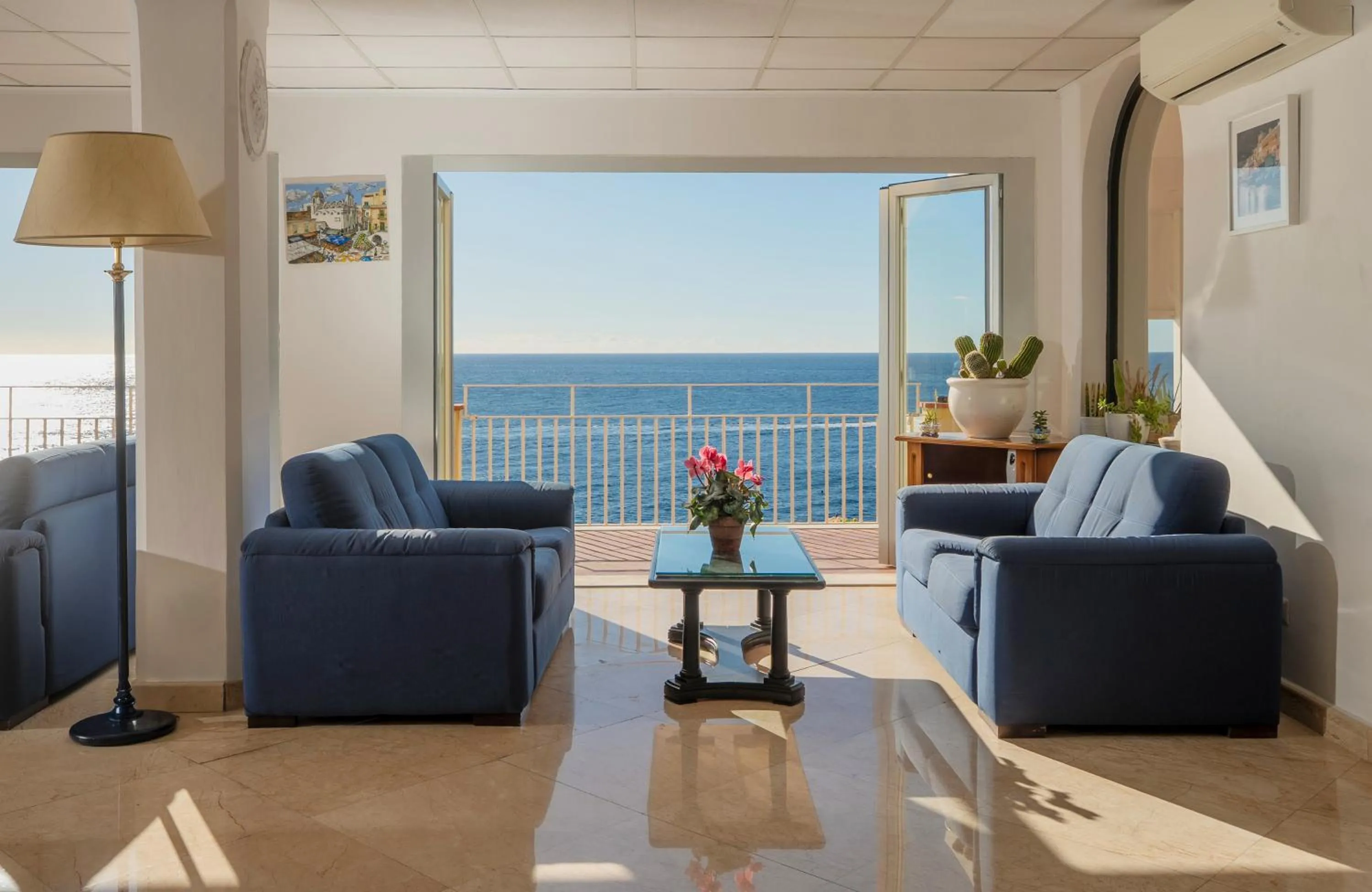 Seating area in Hotel Weber Ambassador