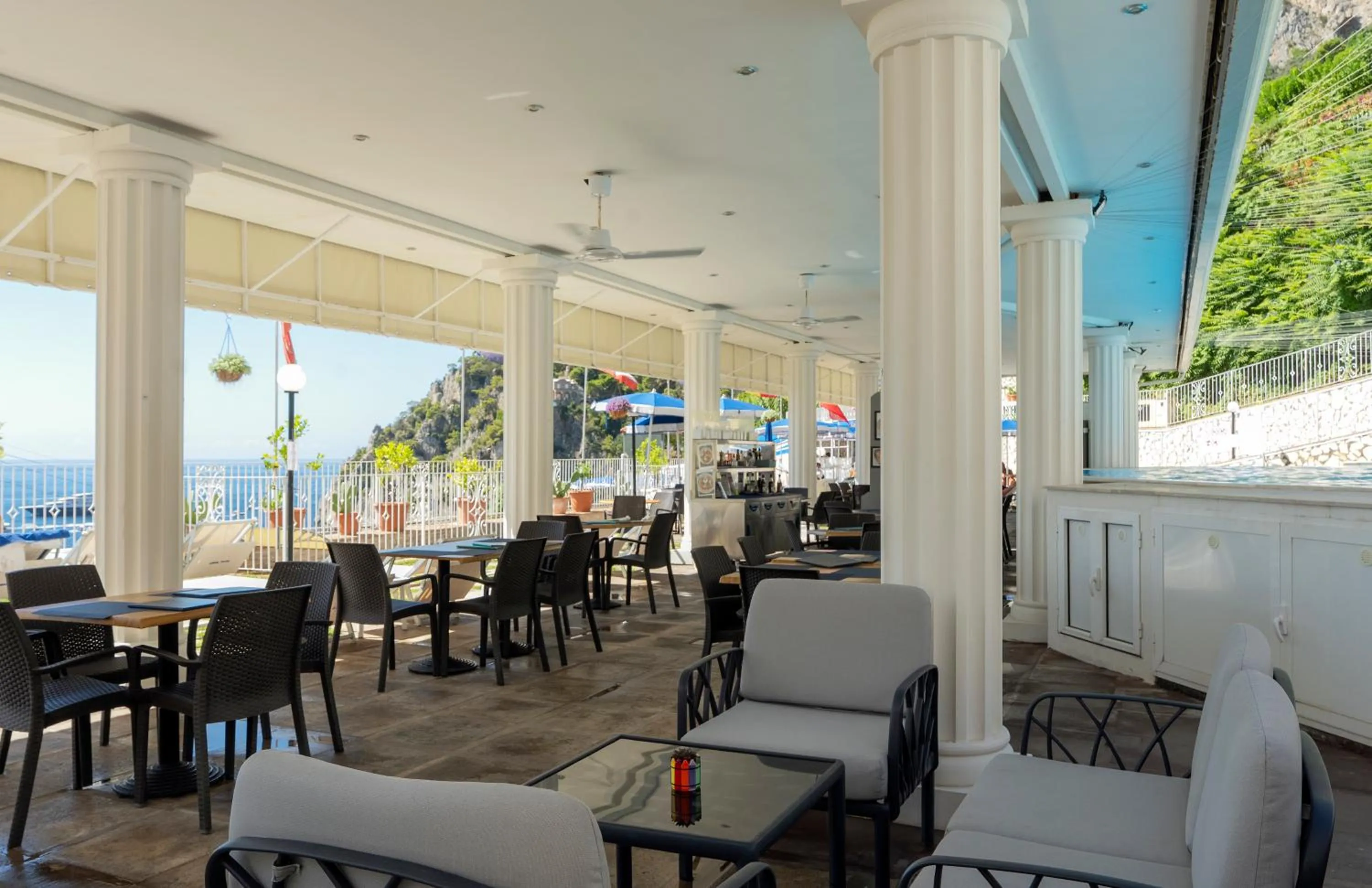 Restaurant/places to eat in Hotel Weber Ambassador