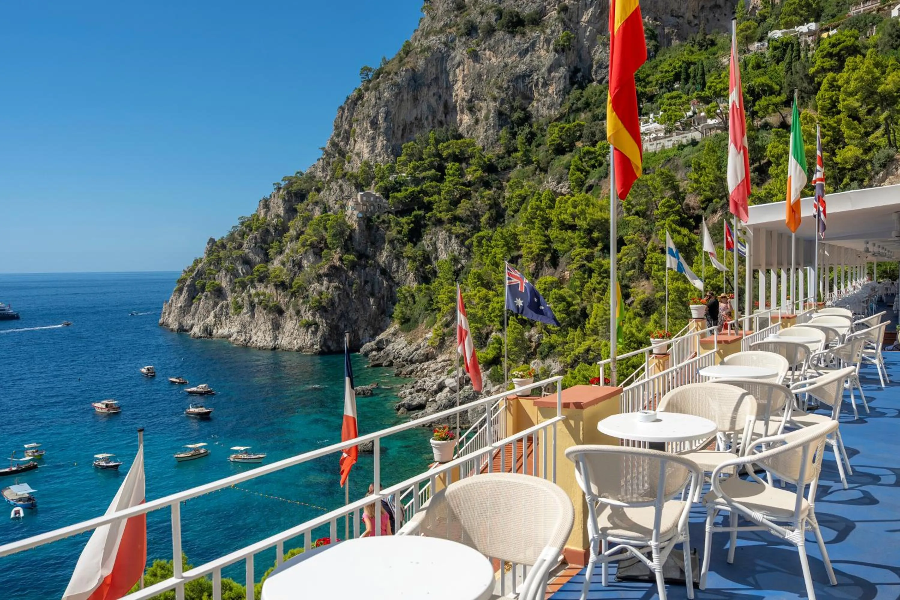 Restaurant/places to eat in Hotel Weber Ambassador