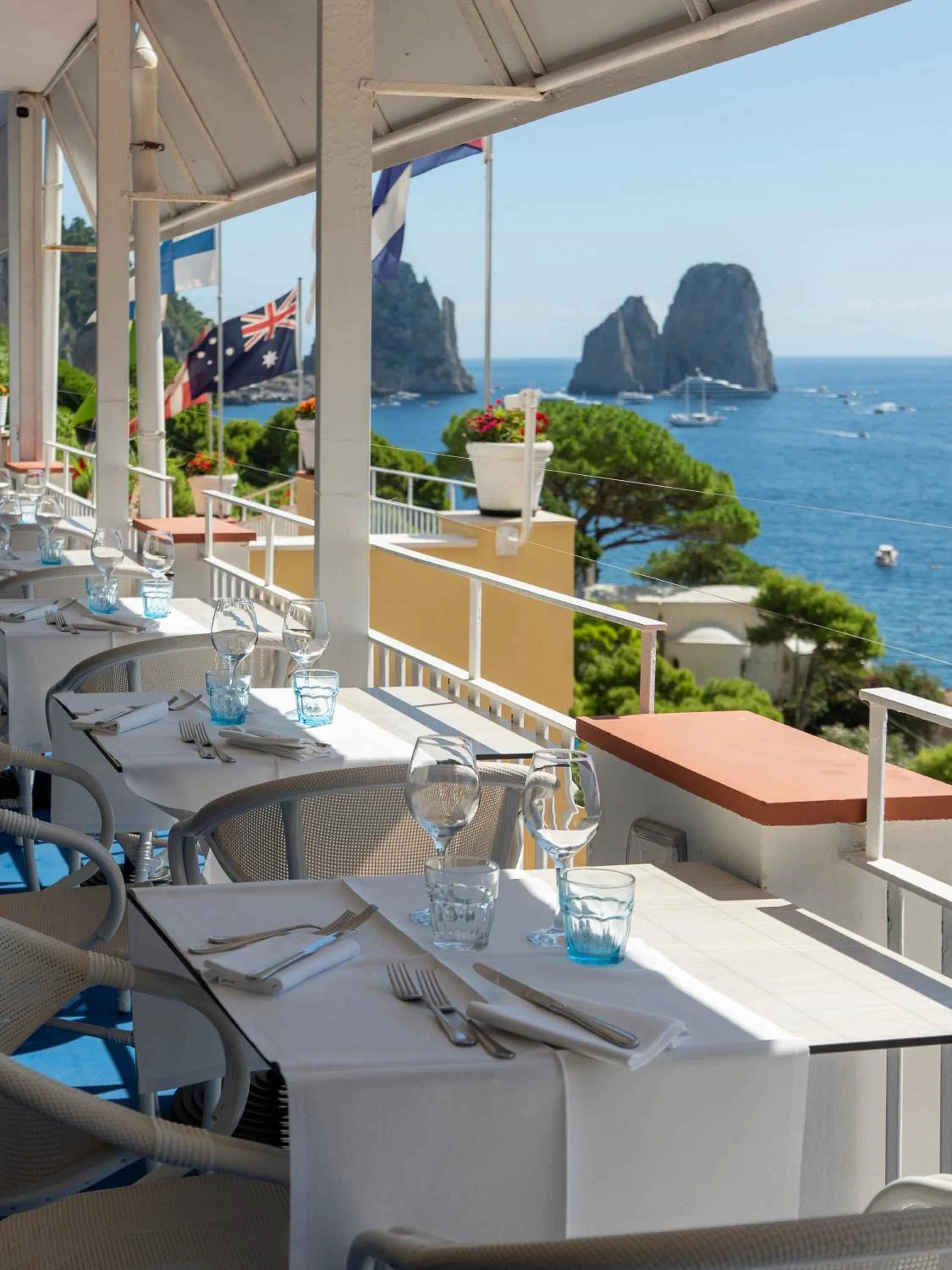 Restaurant/places to eat in Hotel Weber Ambassador