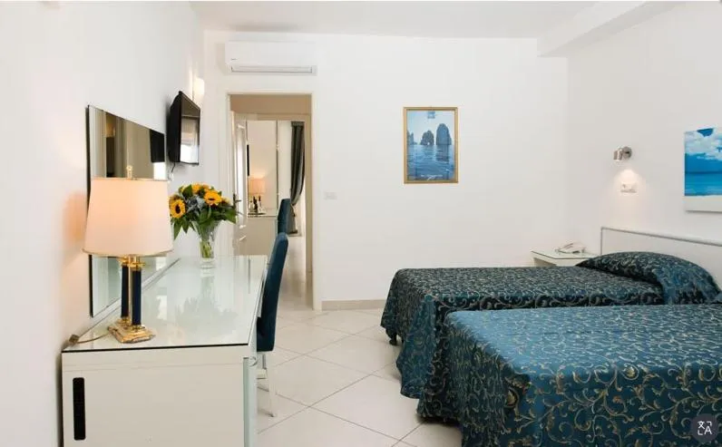 Photo of the whole room, Bed in Hotel Weber Ambassador