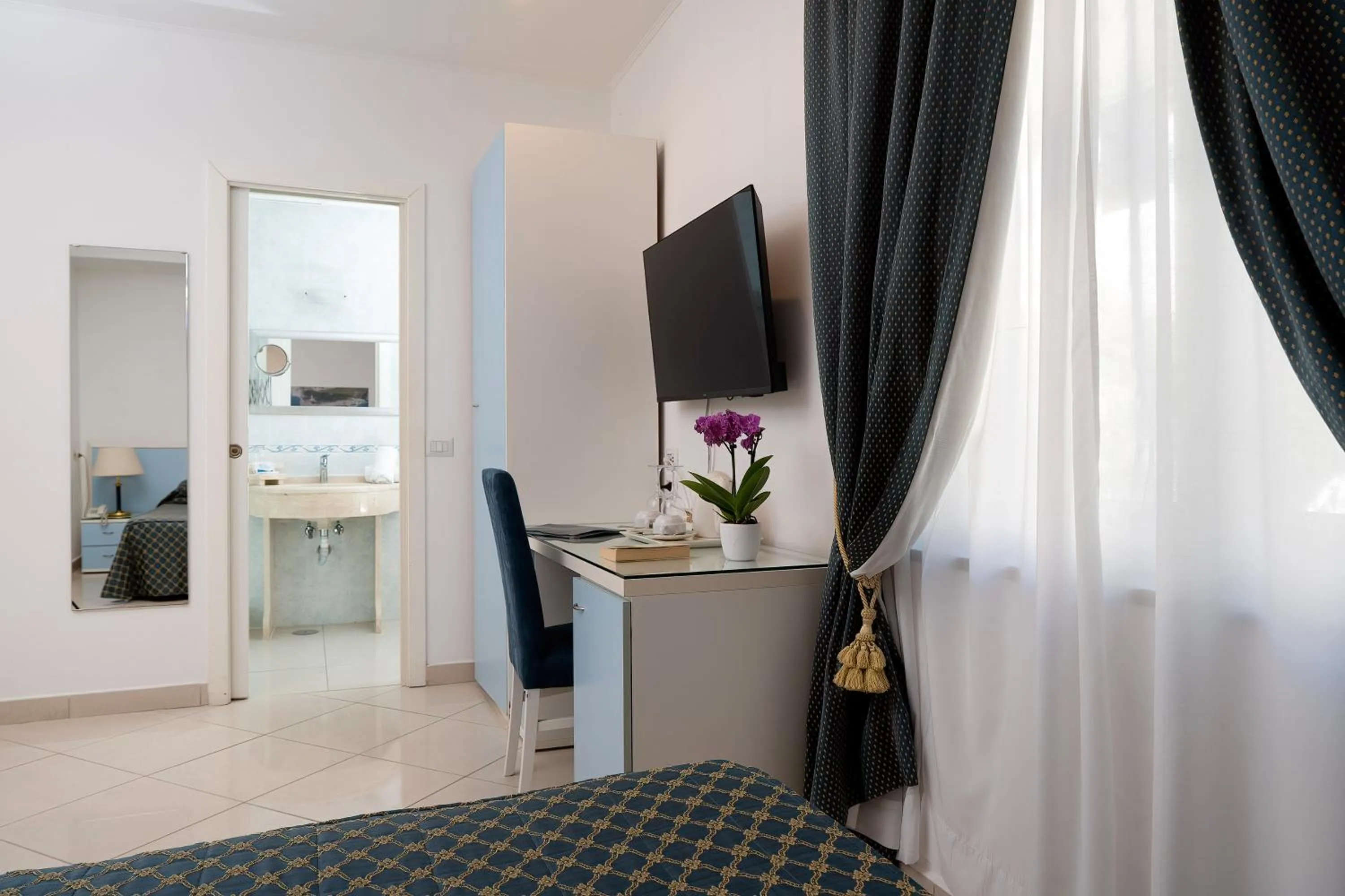 Photo of the whole room in Hotel Weber Ambassador