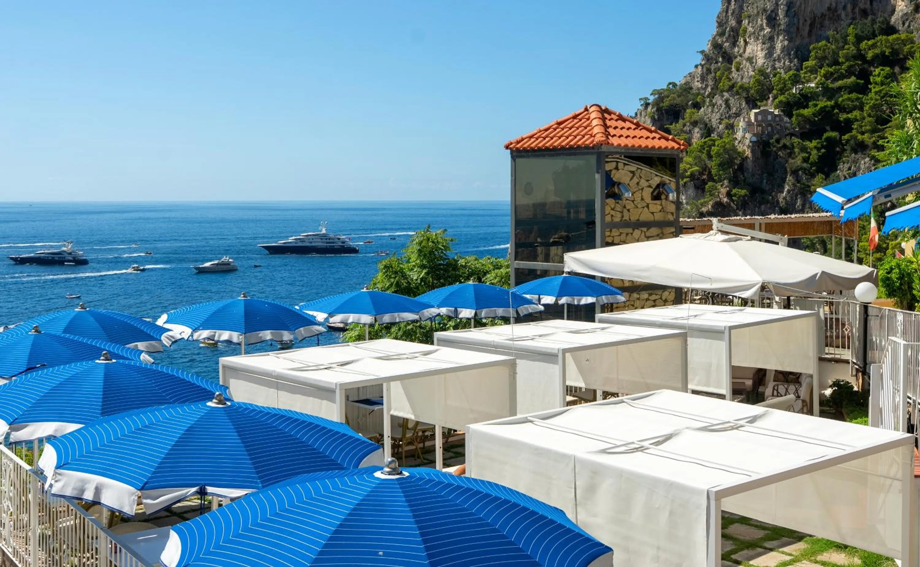 Pool view in Hotel Weber Ambassador